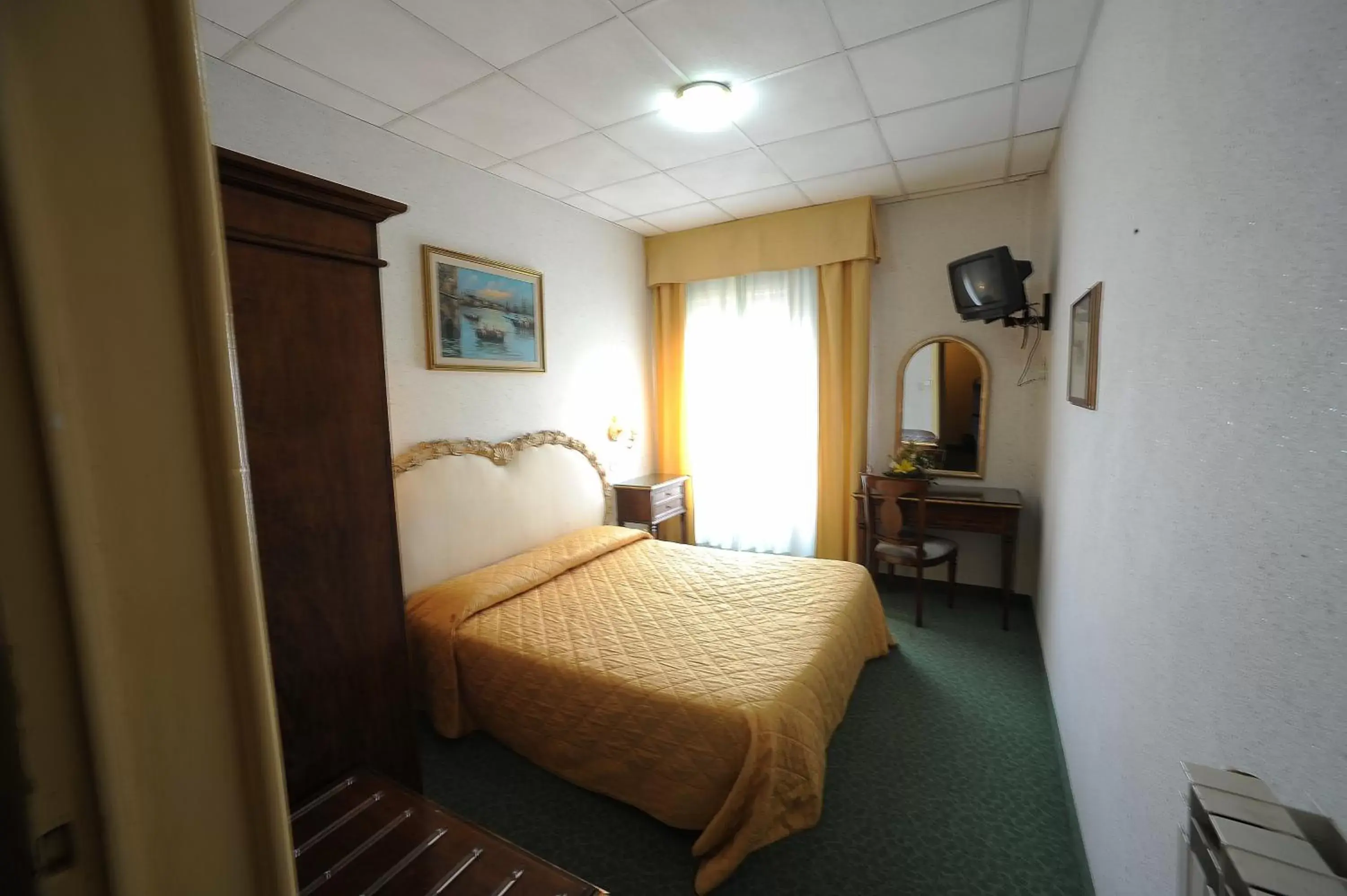 Photo of the whole room, Bed in Hotel Villa Kinzica