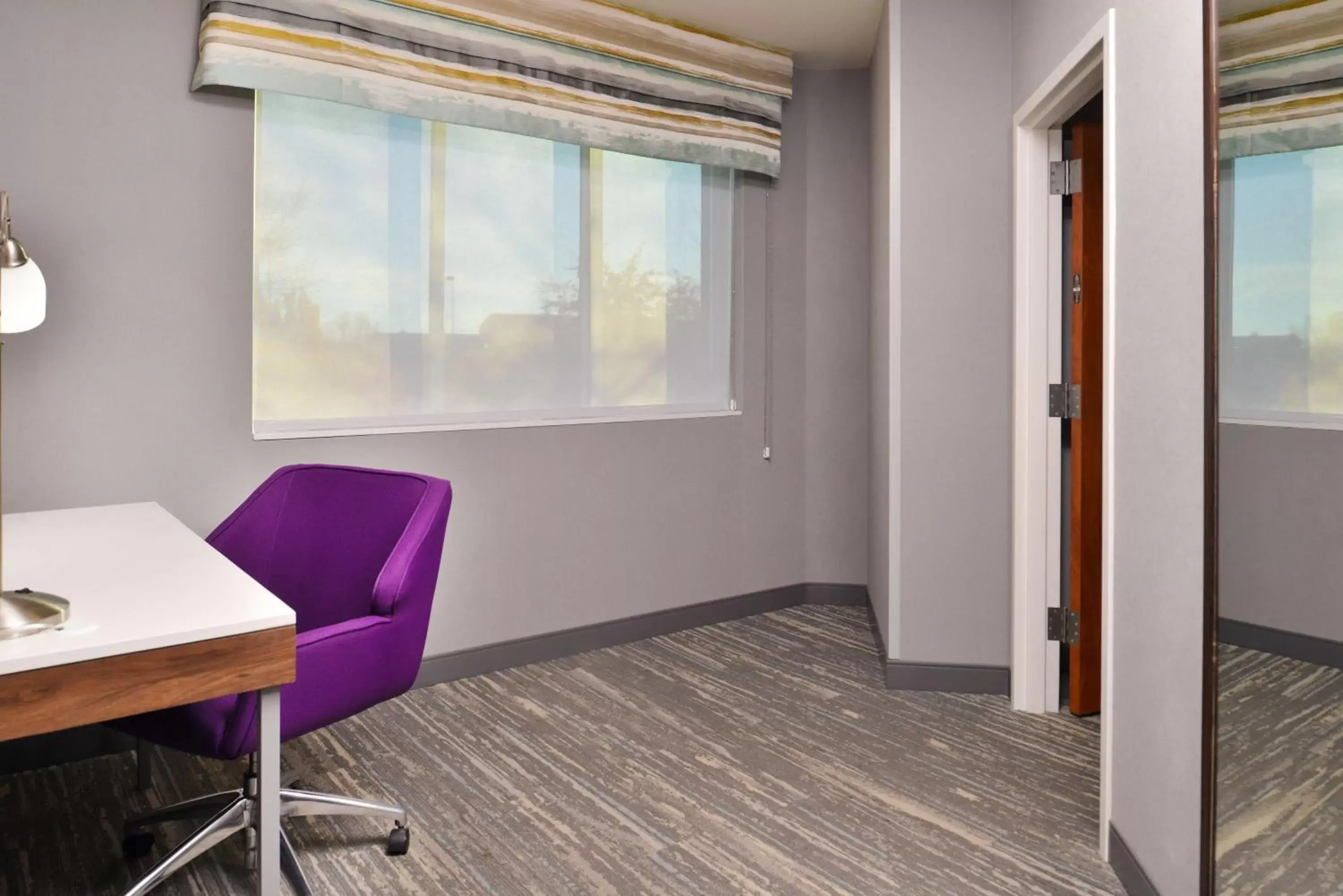 Bedroom, Seating Area in Hampton Inn & Suites Boise/Spectrum