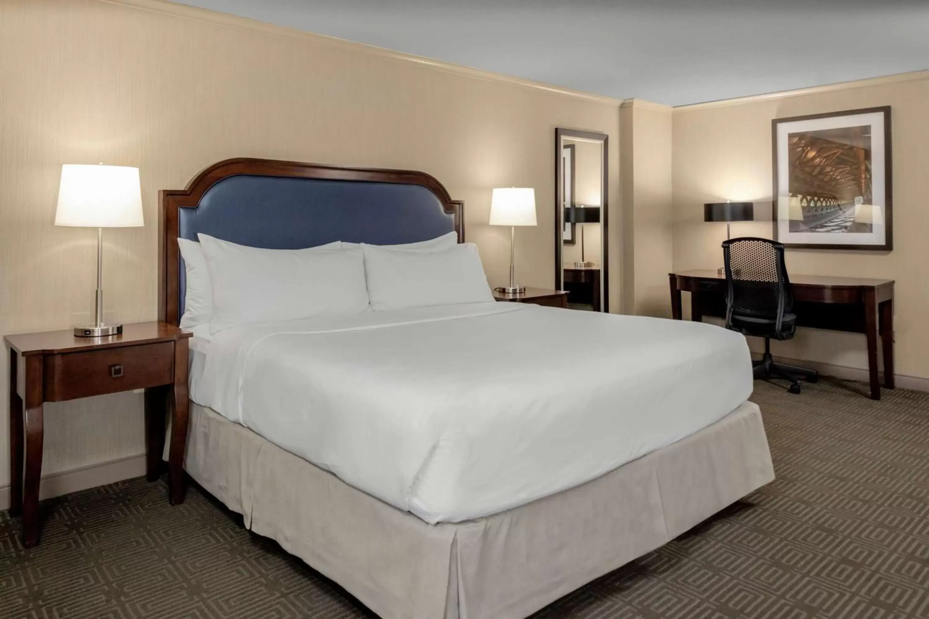 Bedroom, Bed in DoubleTree by Hilton Hotel Burlington Vermont