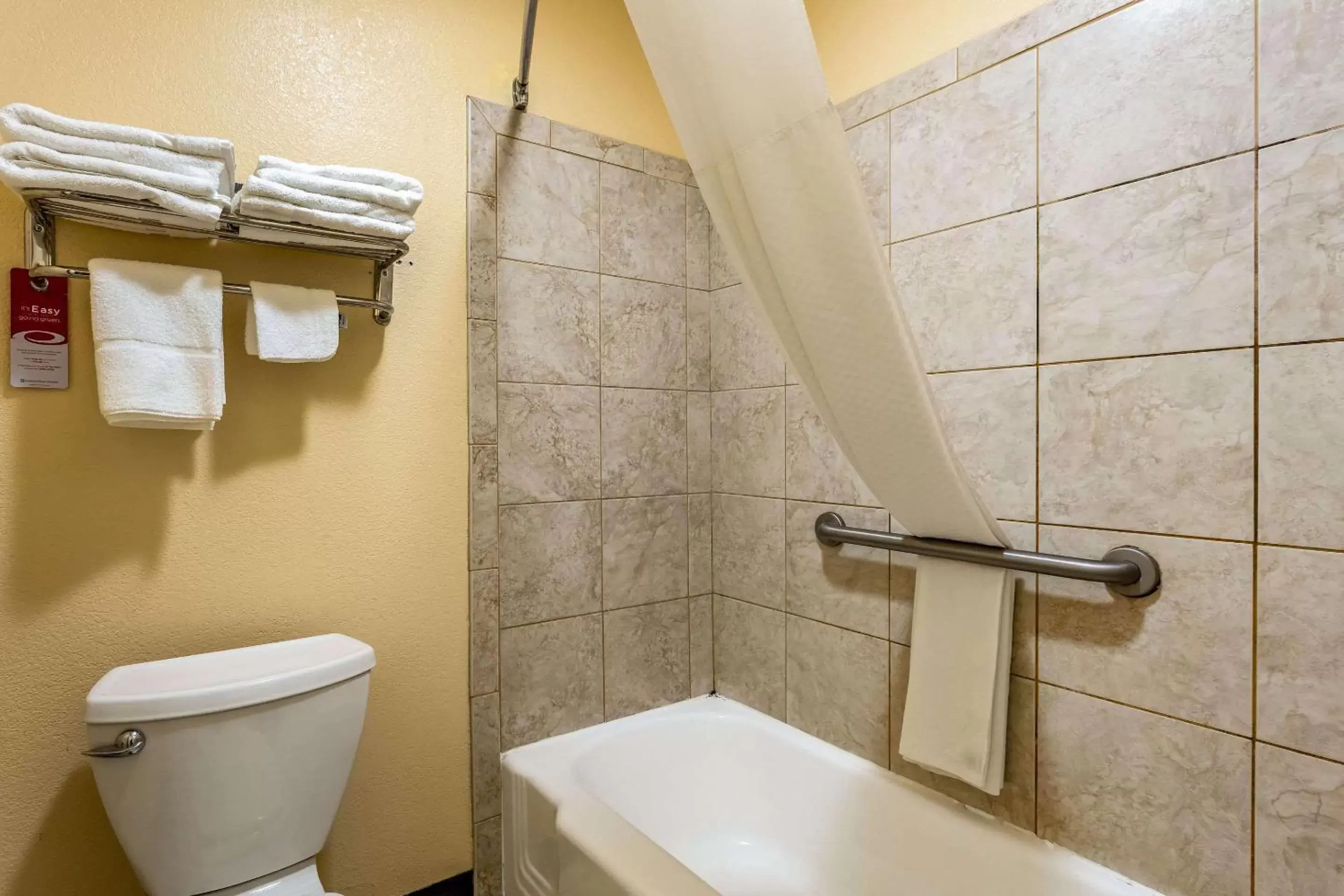 Bathroom in Econo Lodge Santa Rosa