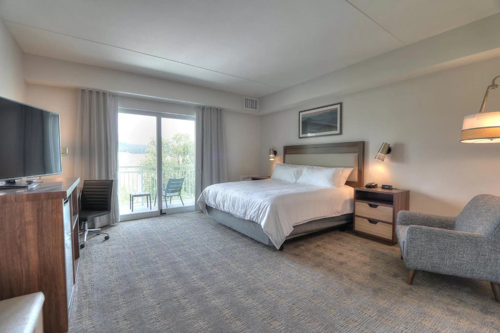 Photo of the whole room, Bed in Holiday Inn & Suites Pigeon Forge Convention Center by IHG