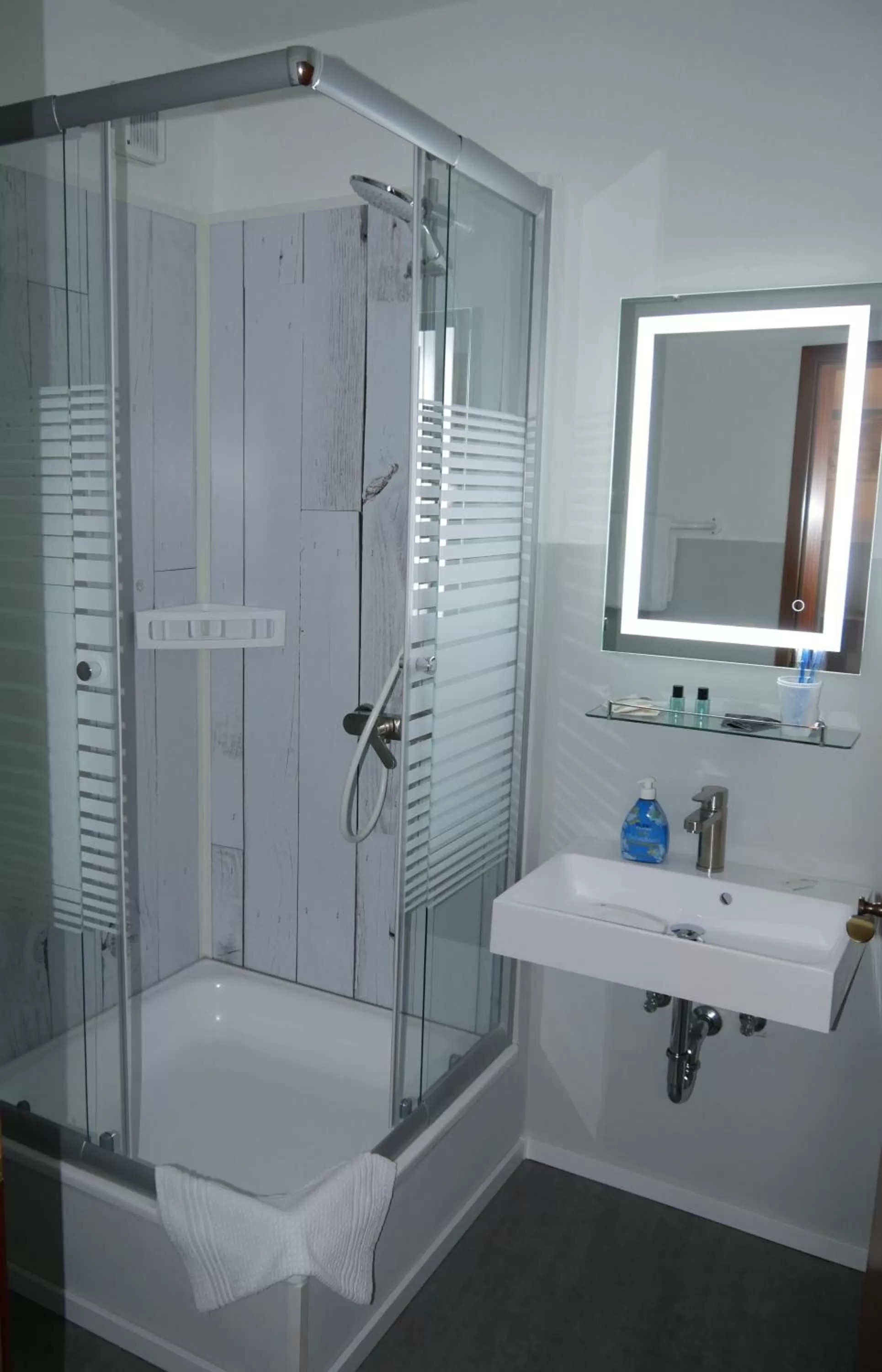 Bathroom in Hotel Seeblick am Sankelmarker See - Natur und Erholung