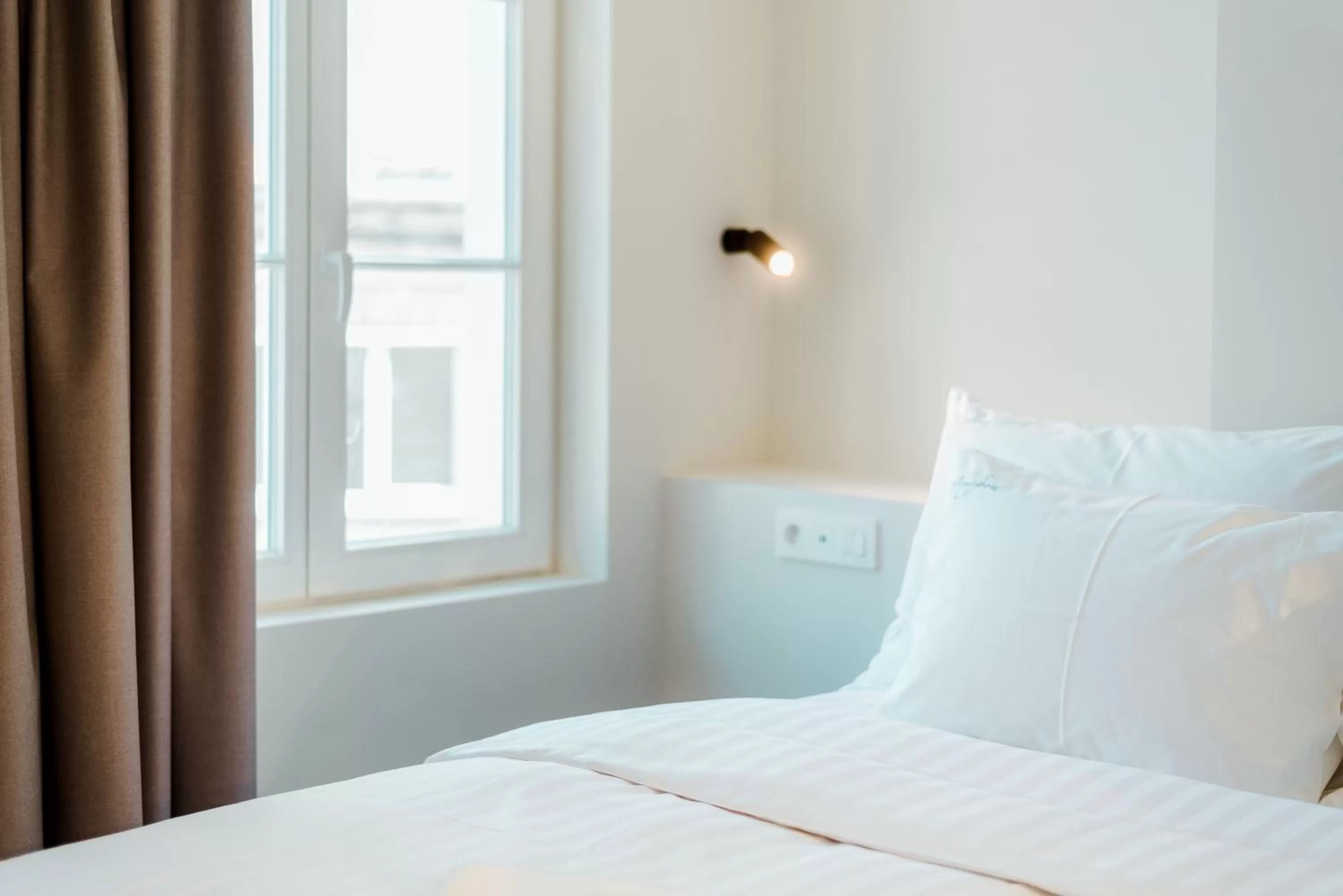 Bed in Heirloom - The Librarian