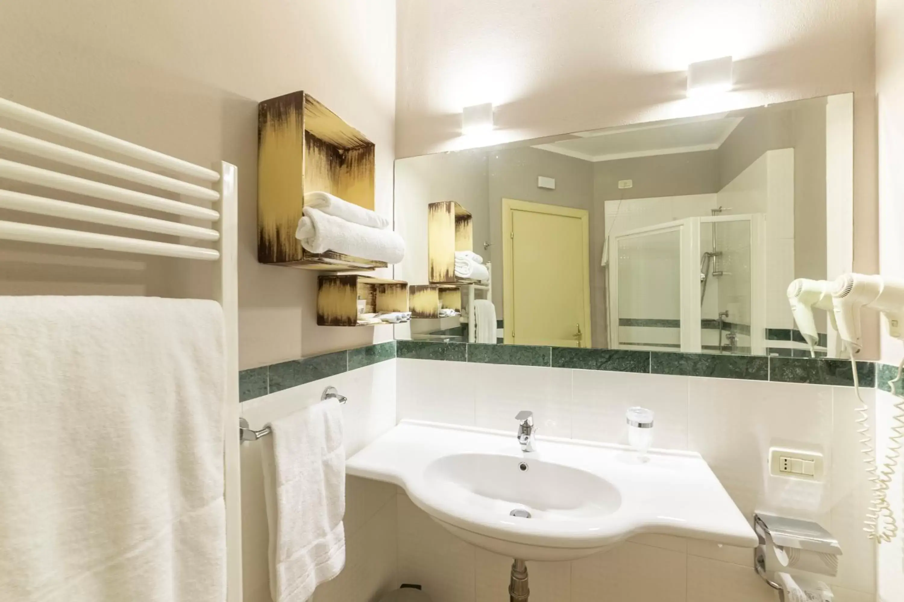 Bathroom in Hotel Repubblica Marinara