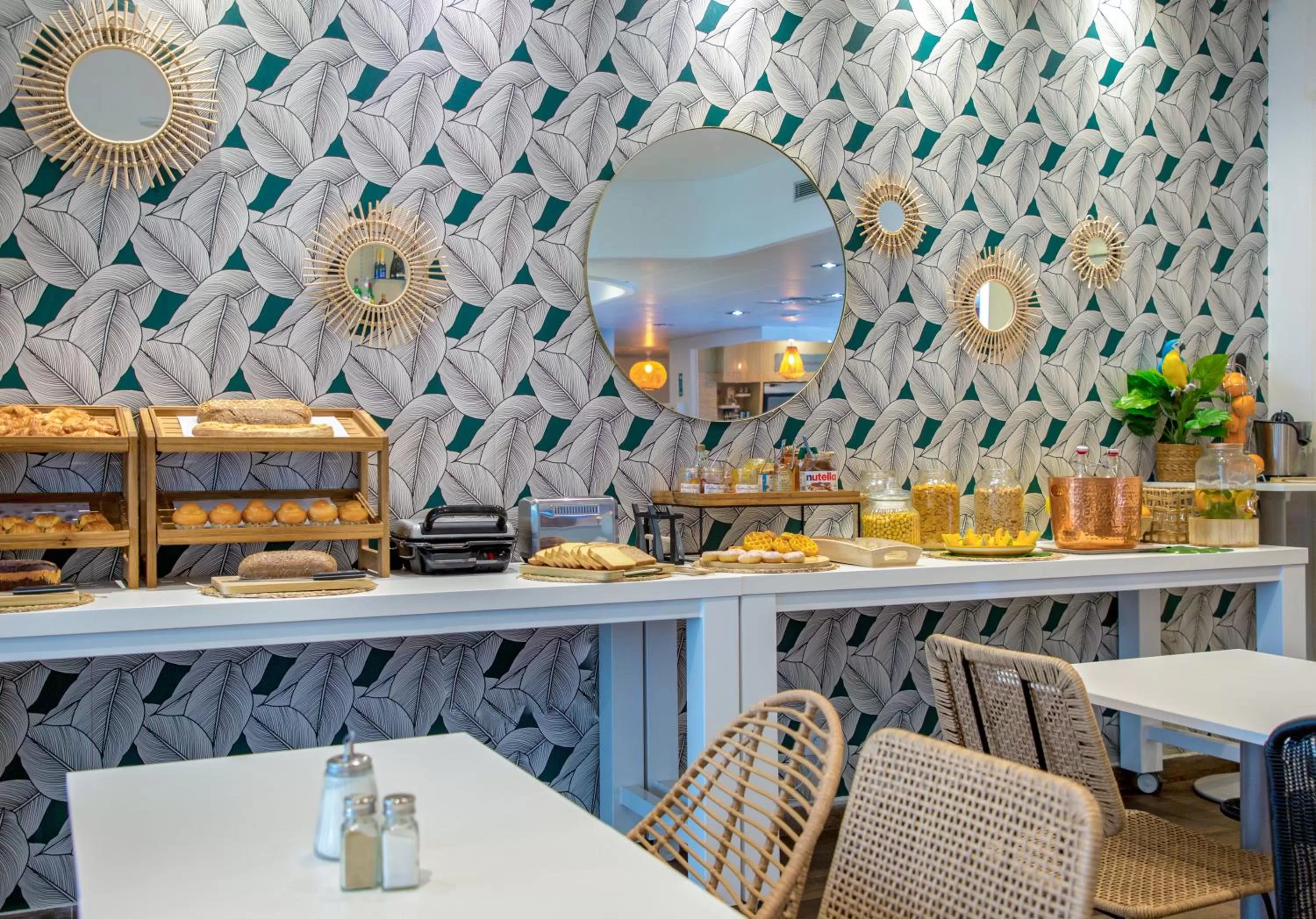 Breakfast in Novotel Suites Perpignan Centre - Grandes Suites & Confort Centre-Ville