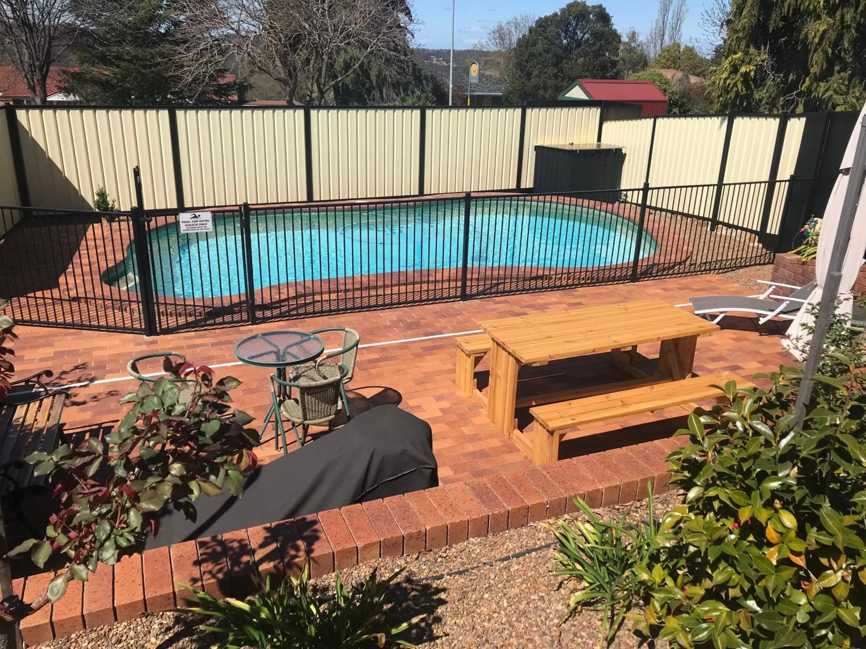 Swimming pool in Hideaway Motor Inn