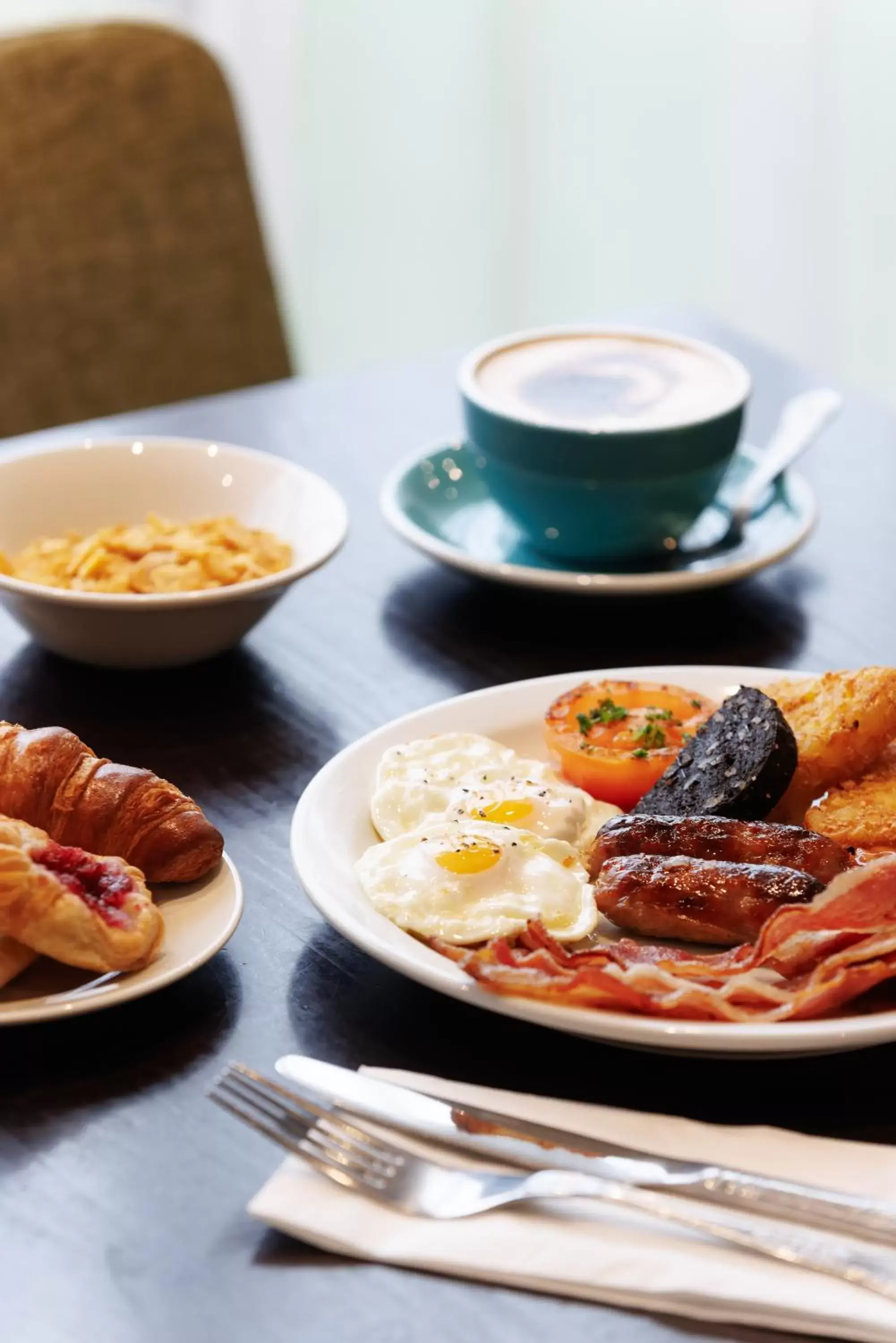 Breakfast in DoubleTree by Hilton Edinburgh Airport