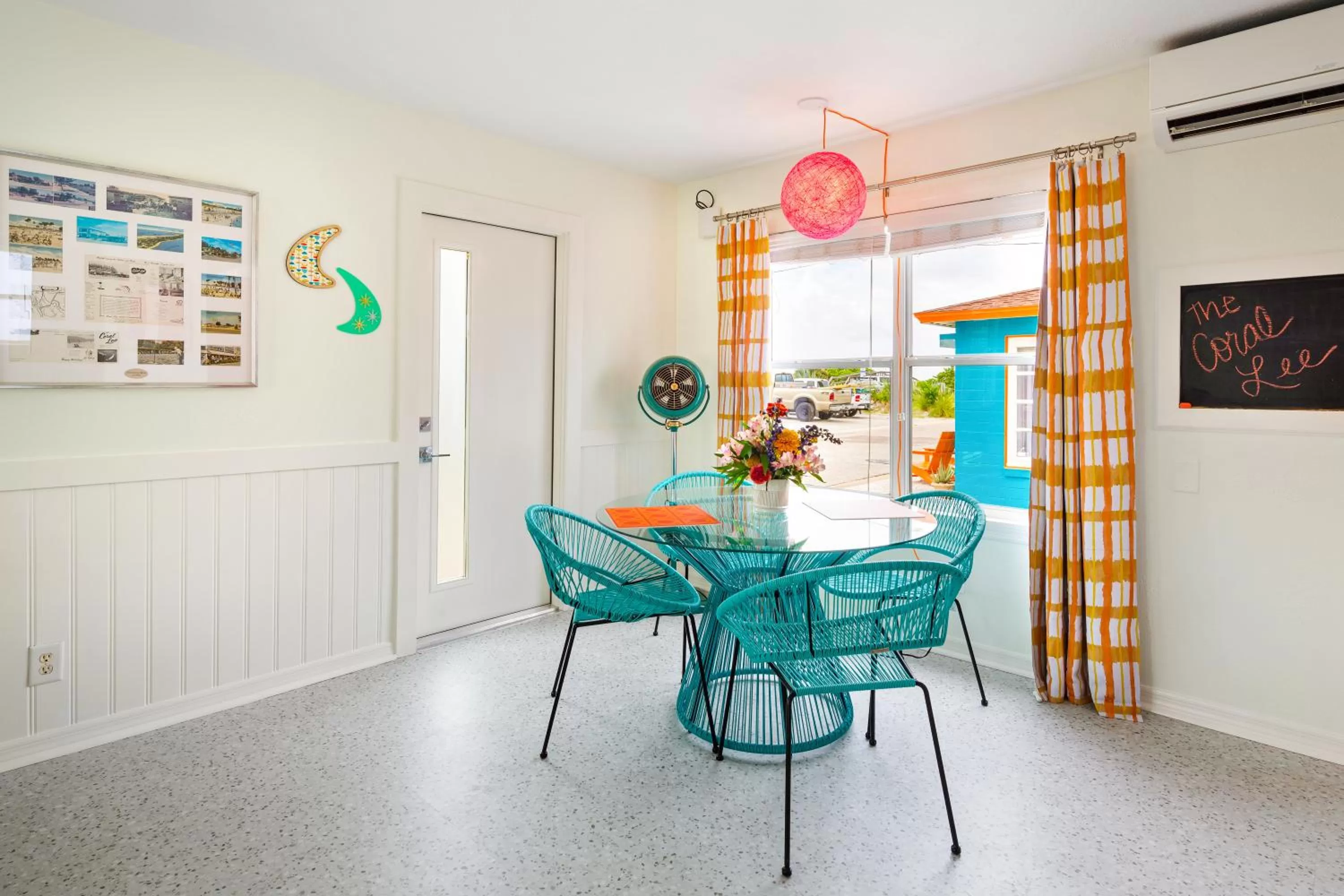 Dining area in Sunset Inn and Cottages