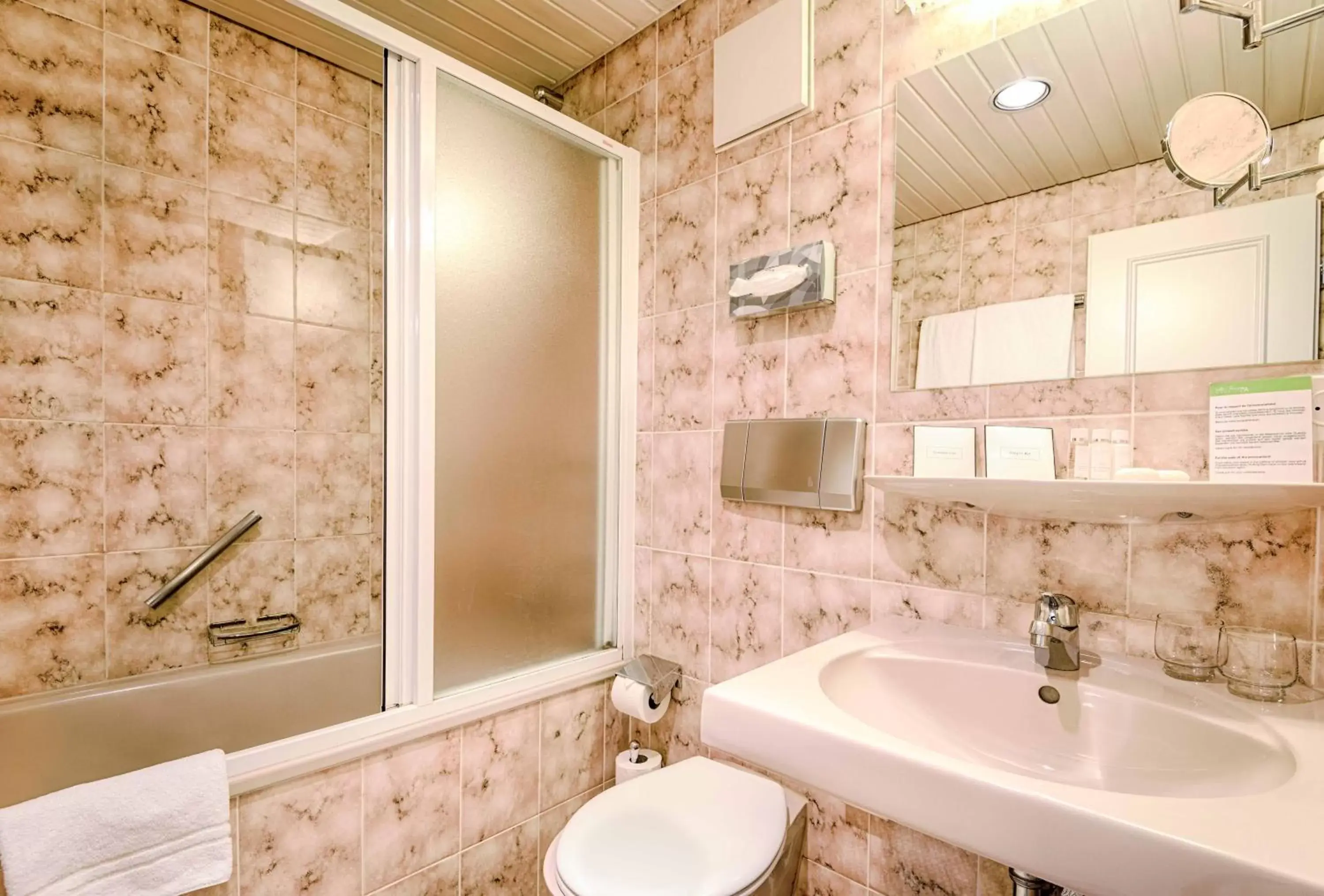 Bathroom in Villa Toscane