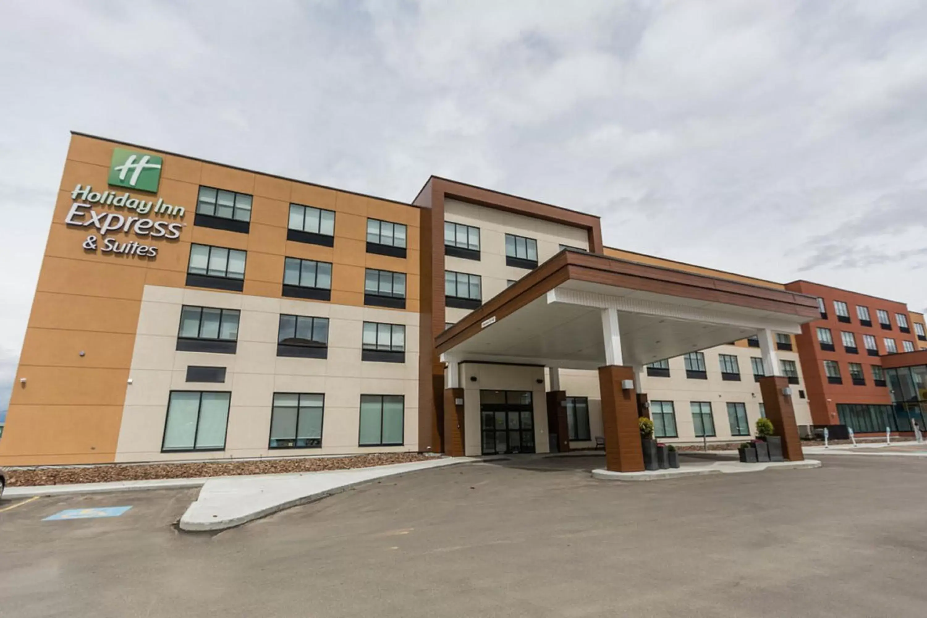 Property Building in Holiday Inn Express & Suites Edmonton N - St Albert, an IHG Hotel