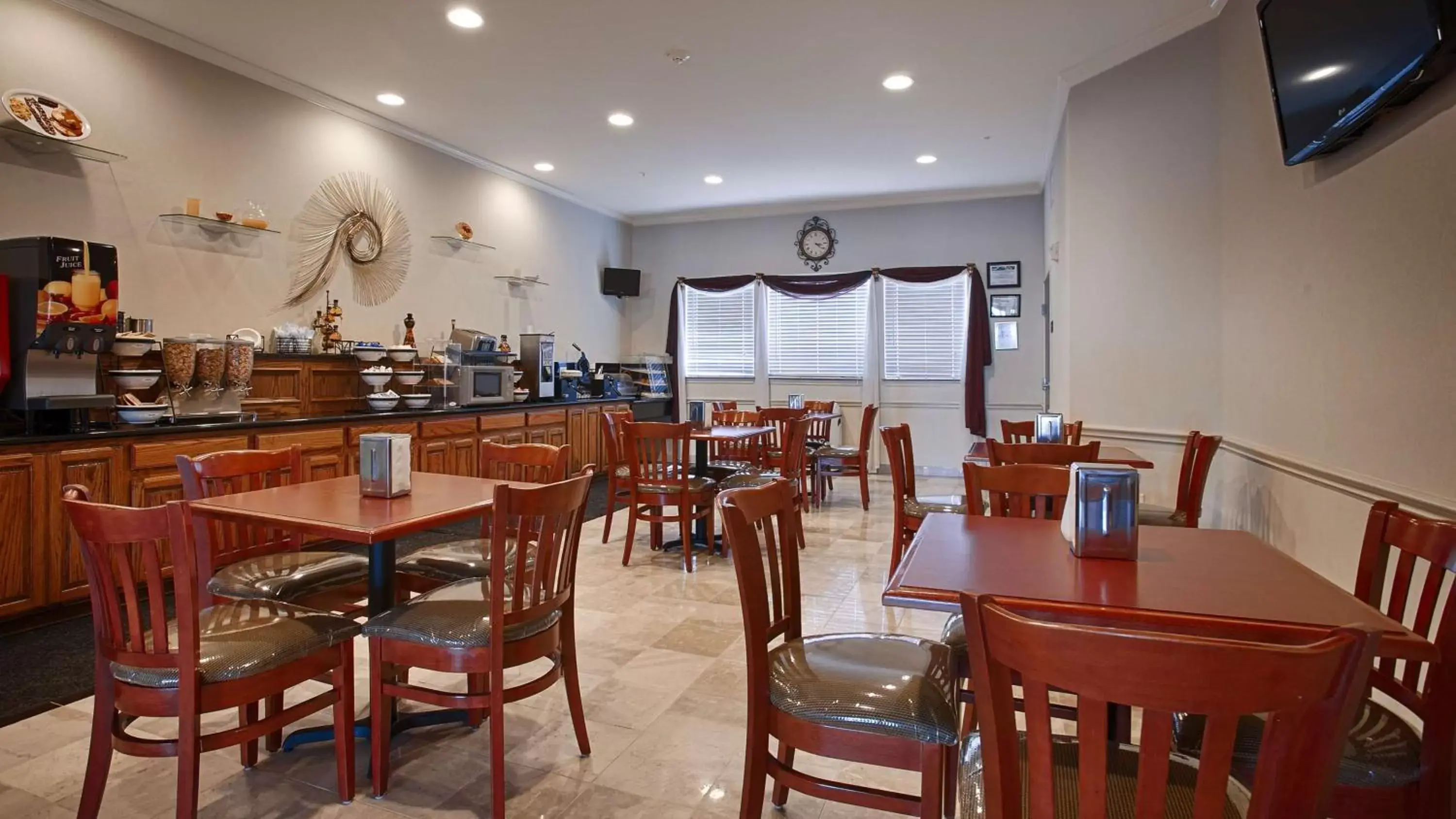 Restaurant/Places to Eat in Best Western Limestone Inn and Suites