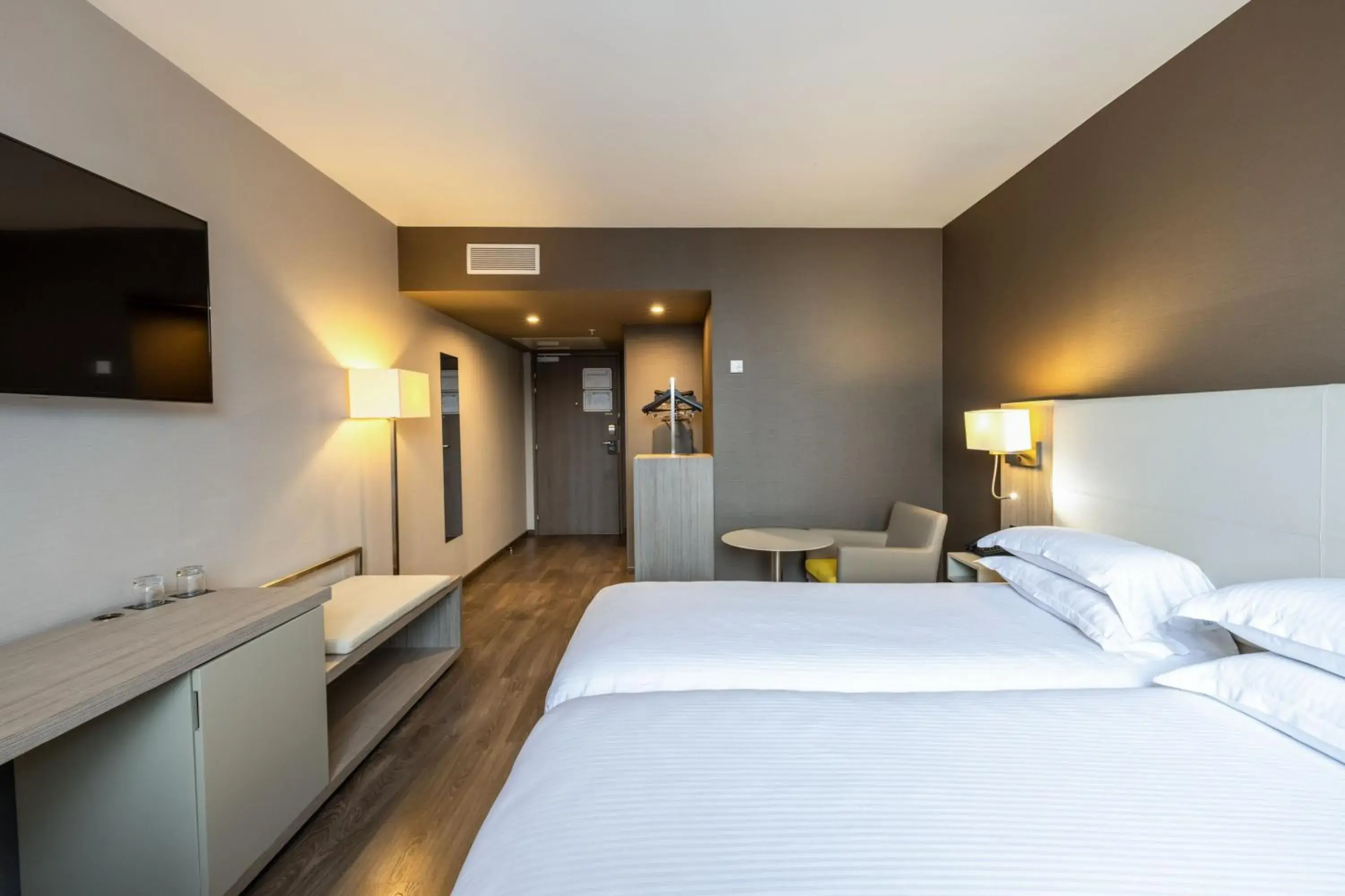 Photo of the whole room, Bed in AC Hotel by Marriott Marseille Prado Vélodrome