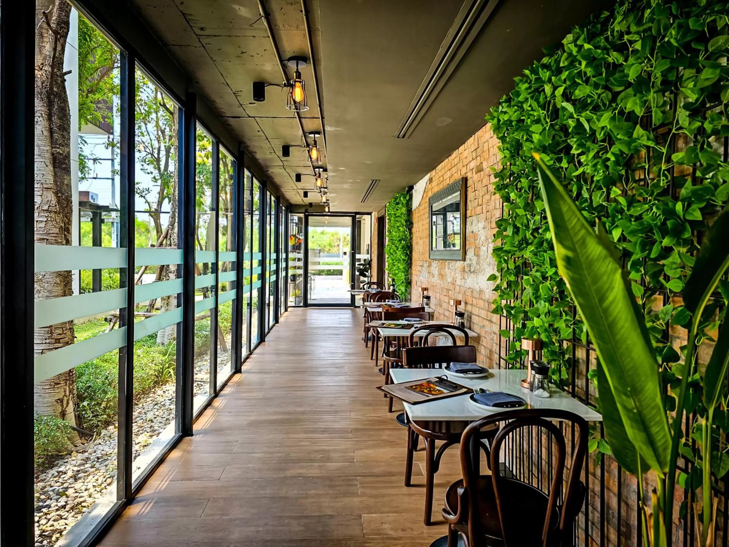 Restaurant/places to eat in The Idle Hotel and Residence