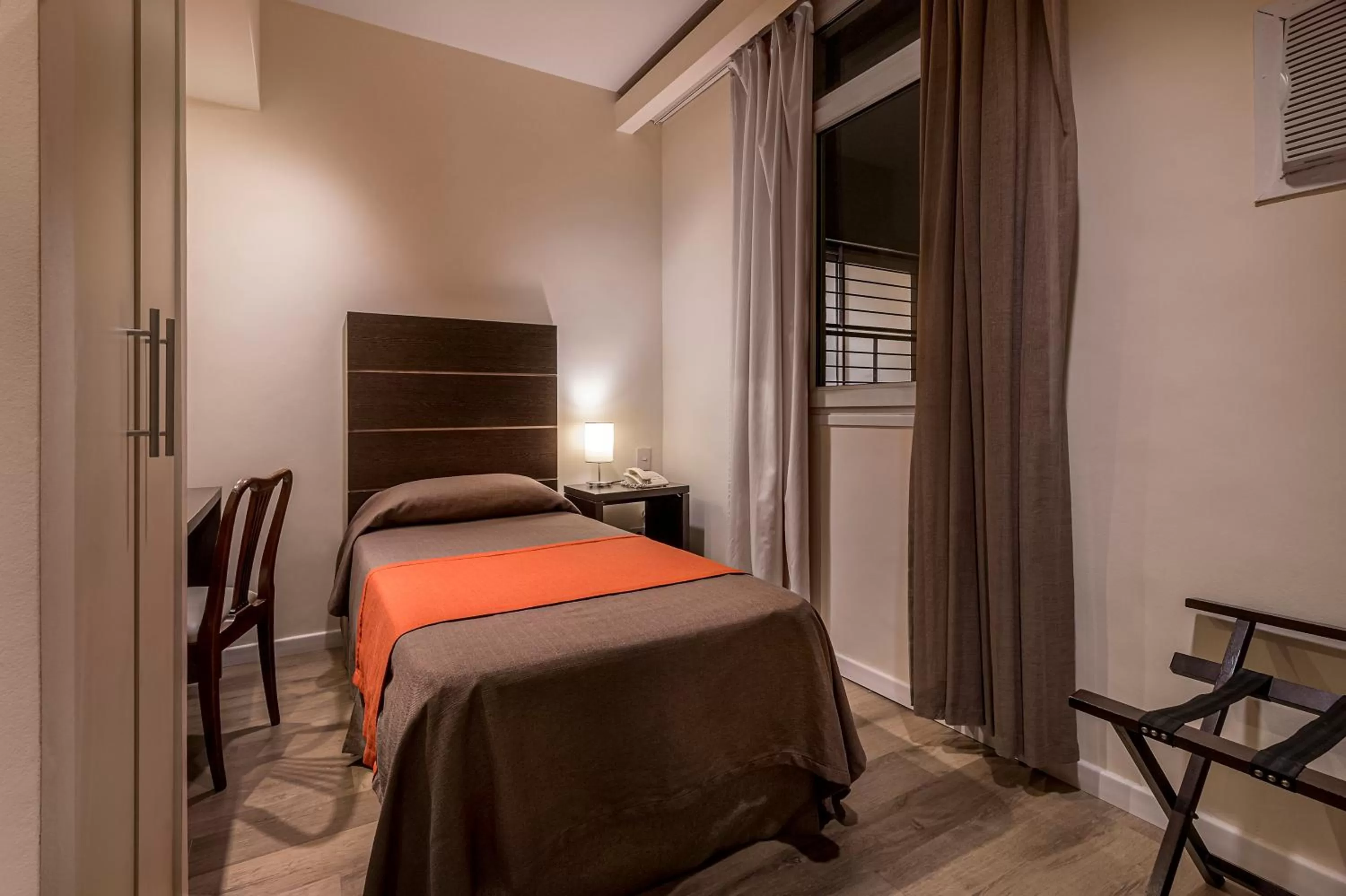 Bedroom, Bed in Gran Hotel Argentino