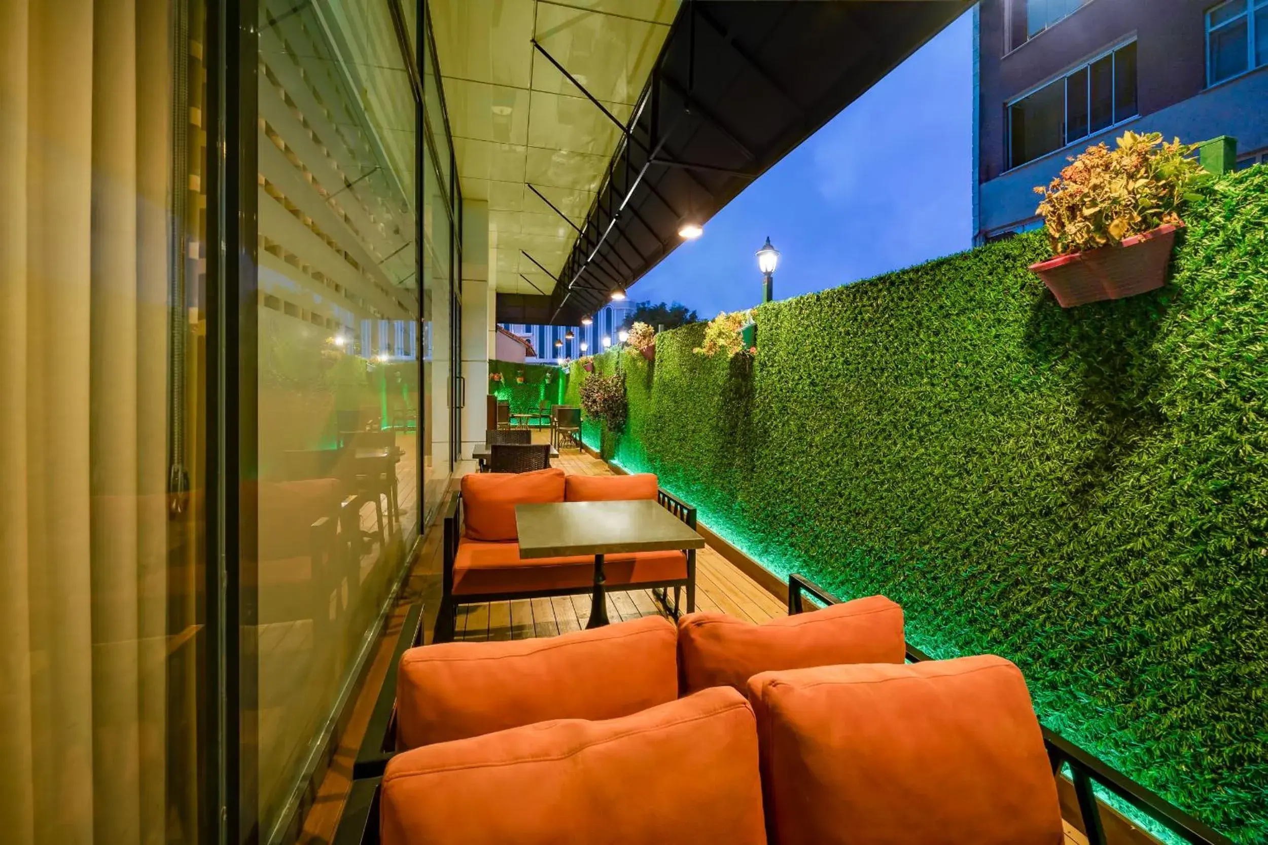 Garden in Hidden Hills Hotel Istanbul Airport