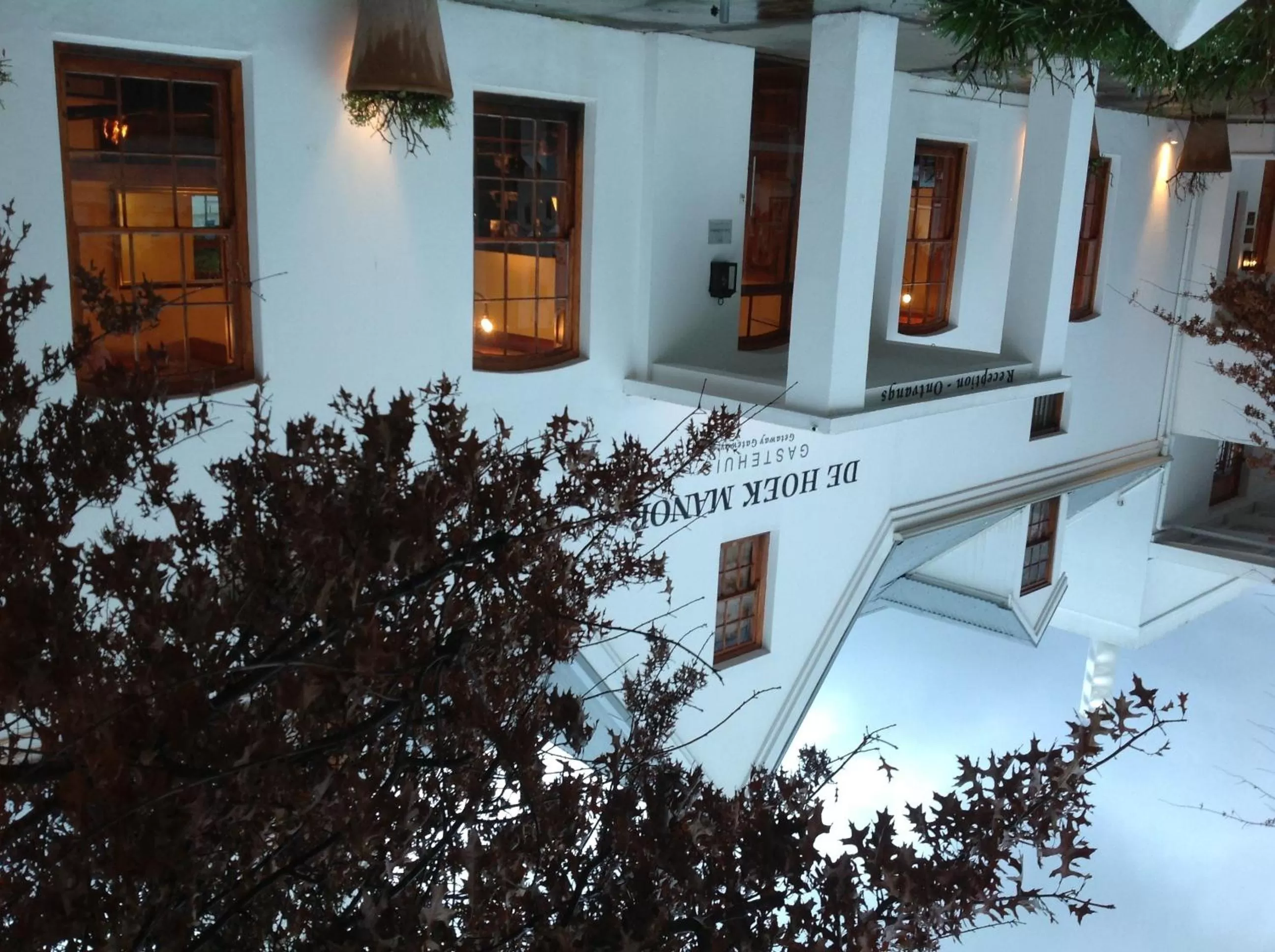 Facade/entrance in De Hoek Manor