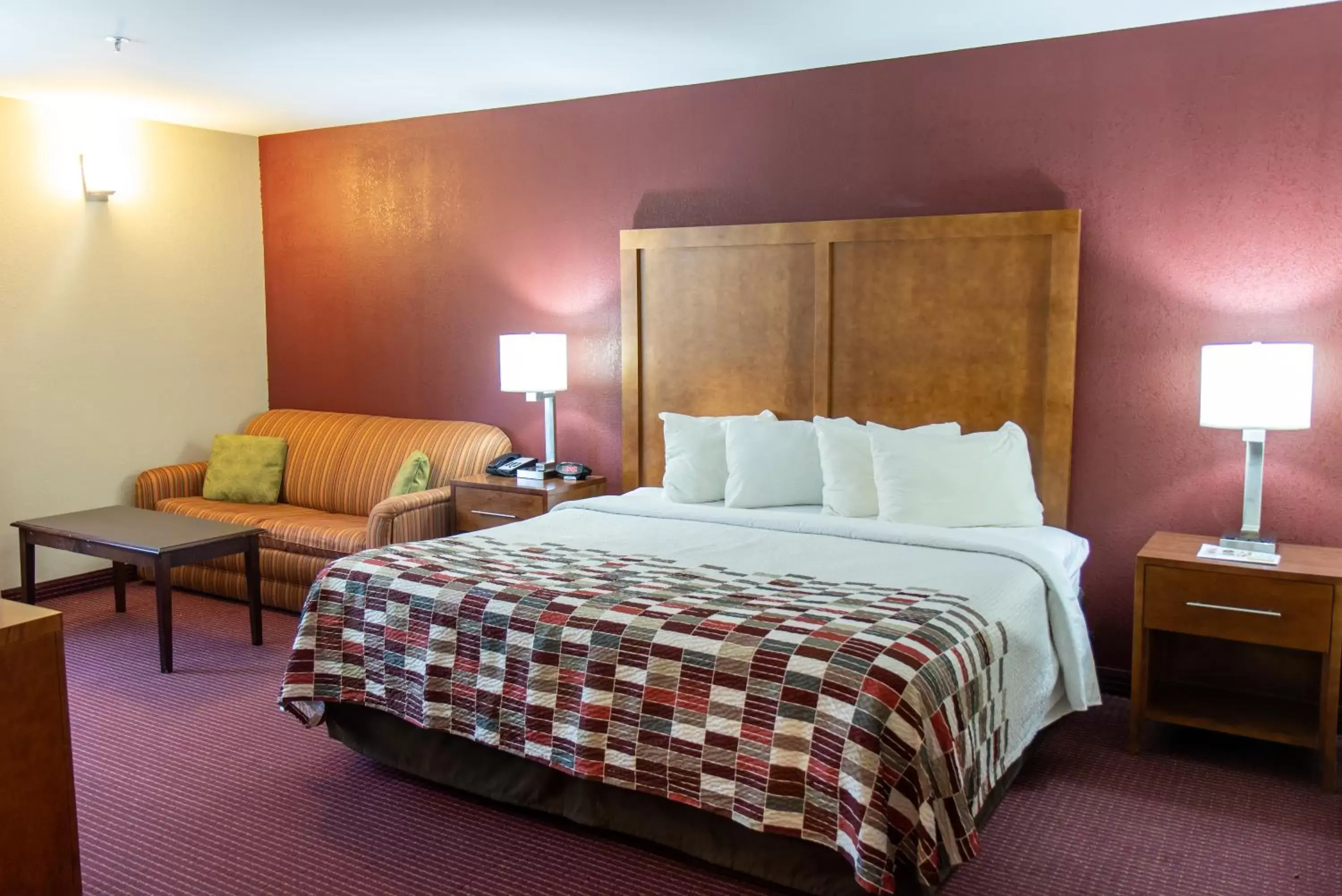 Bed in Red Roof Inn Newport News - Yorktown