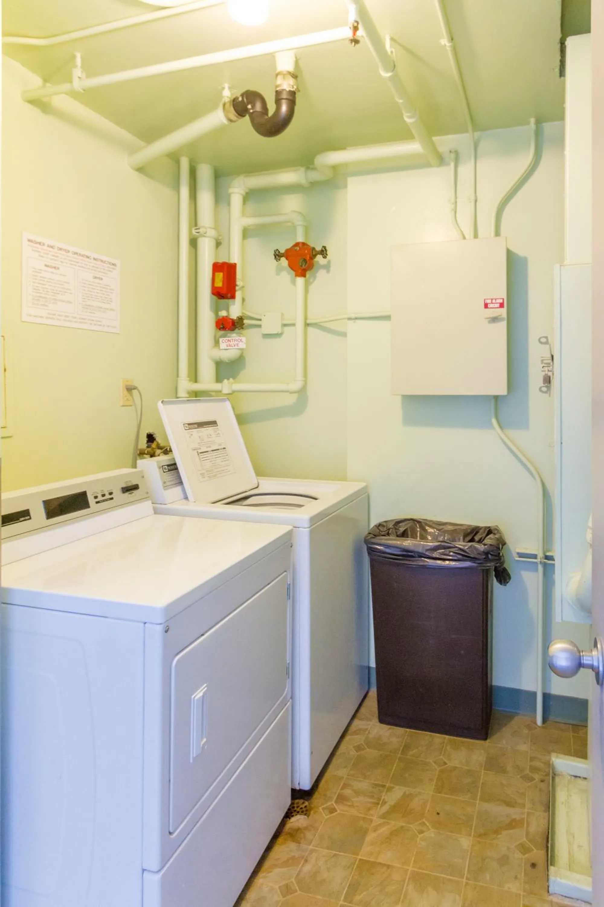 Other in Tropical Studios at Marine Surf Waikiki - FREE PARKING - BEST LOCATION - FULL KITCHEN - SWIMMING POOL