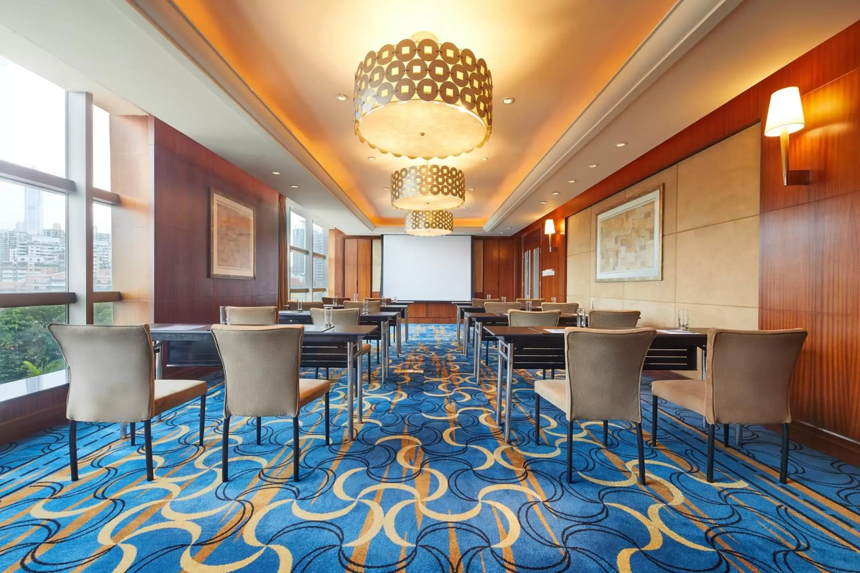 Meeting/conference room in Four Points by Sheraton Shenzhen