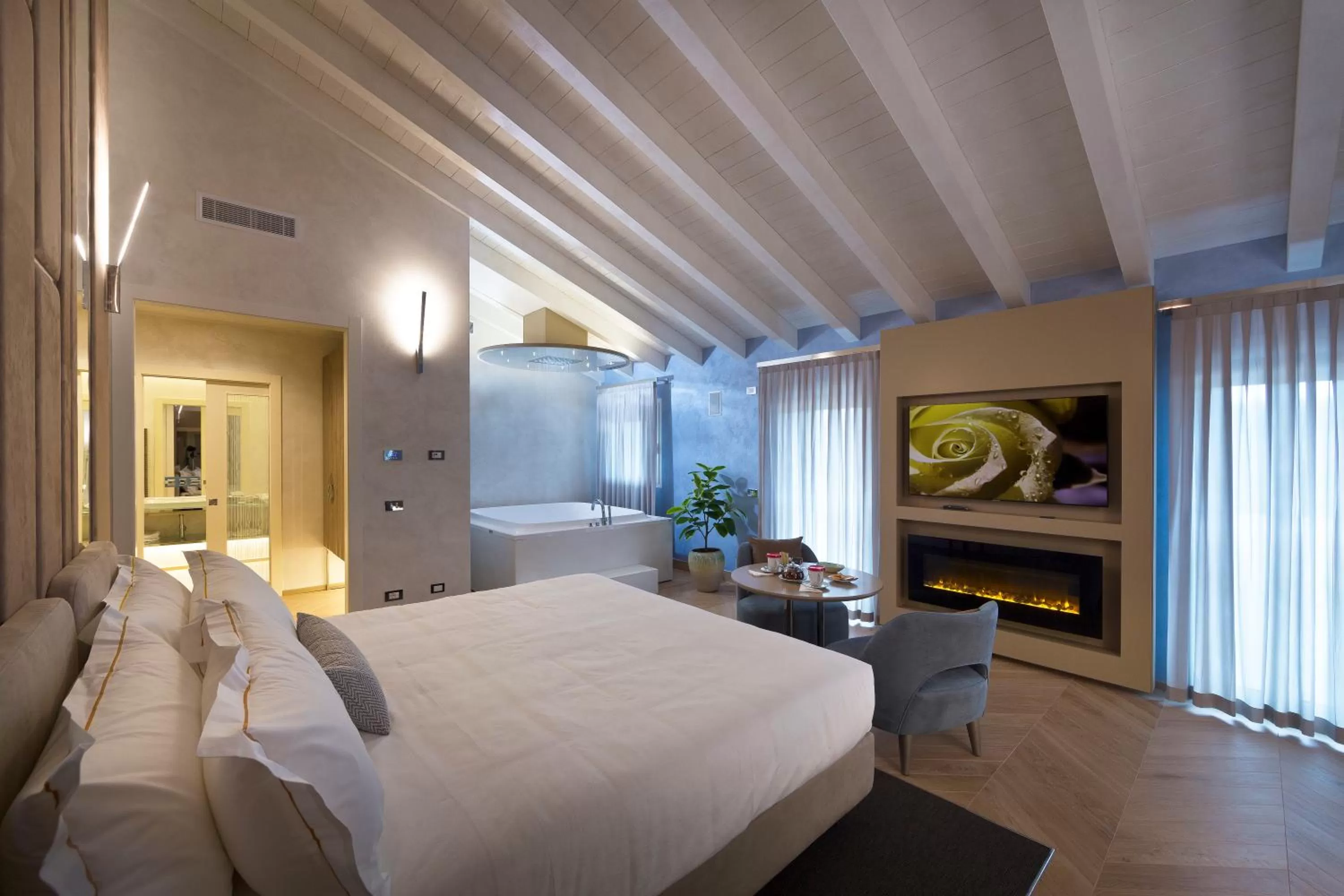 Bed in Vip's Motel Luxury Accommodation & Spa