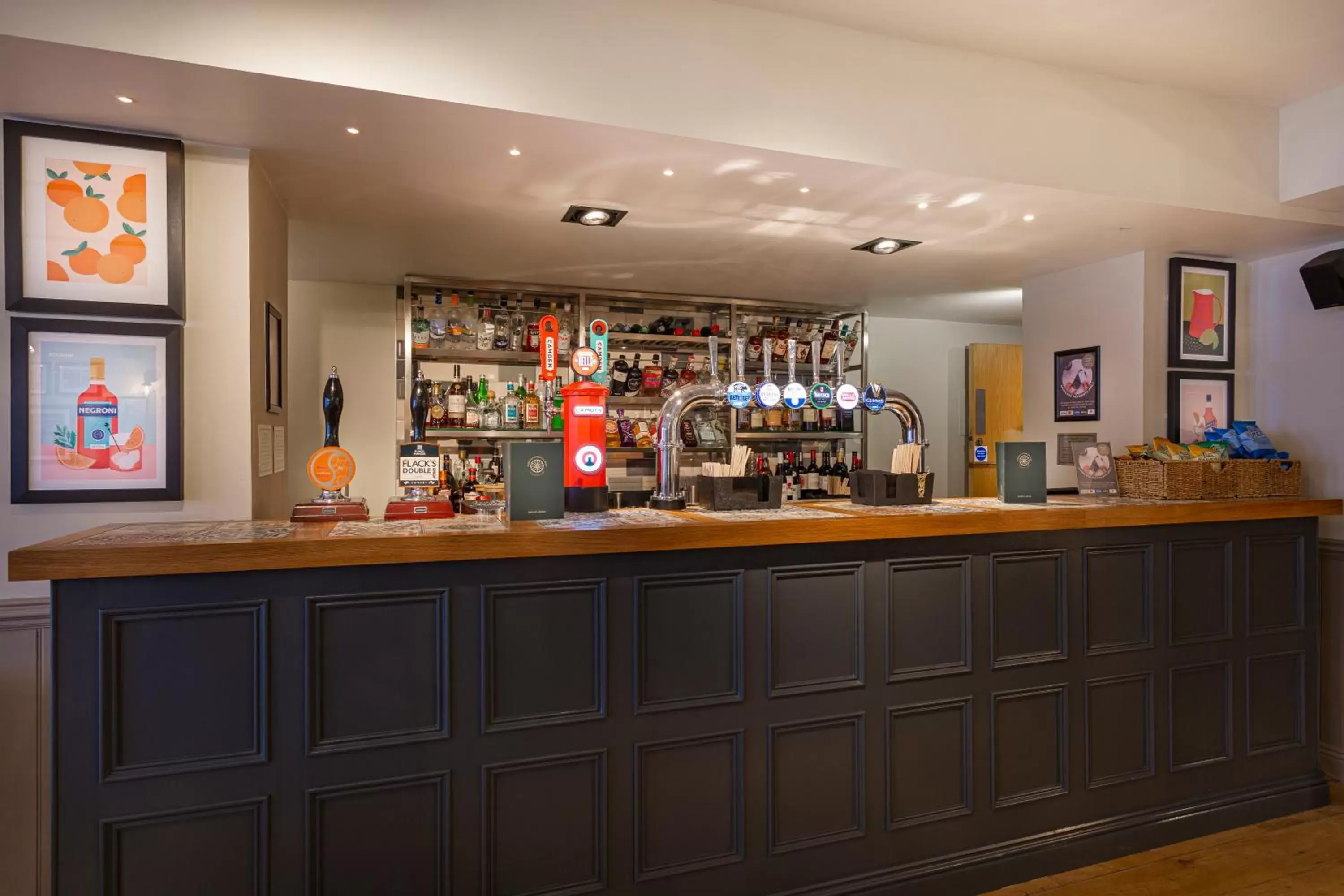 Lounge or bar, Lounge/Bar in The White Horse Hotel, Romsey, Hampshire