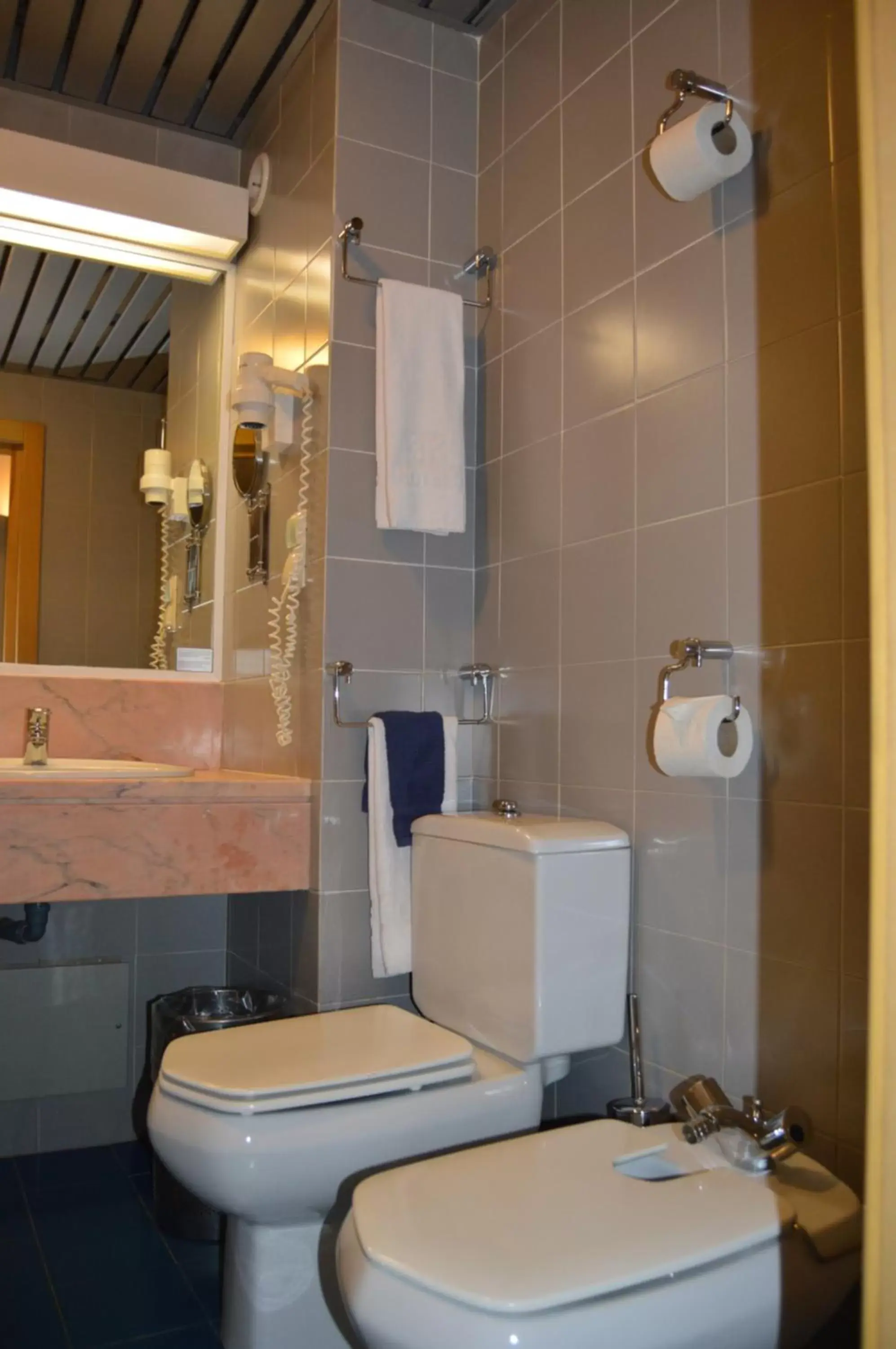 Toilet, Bathroom in Hotel 3K Barcelona