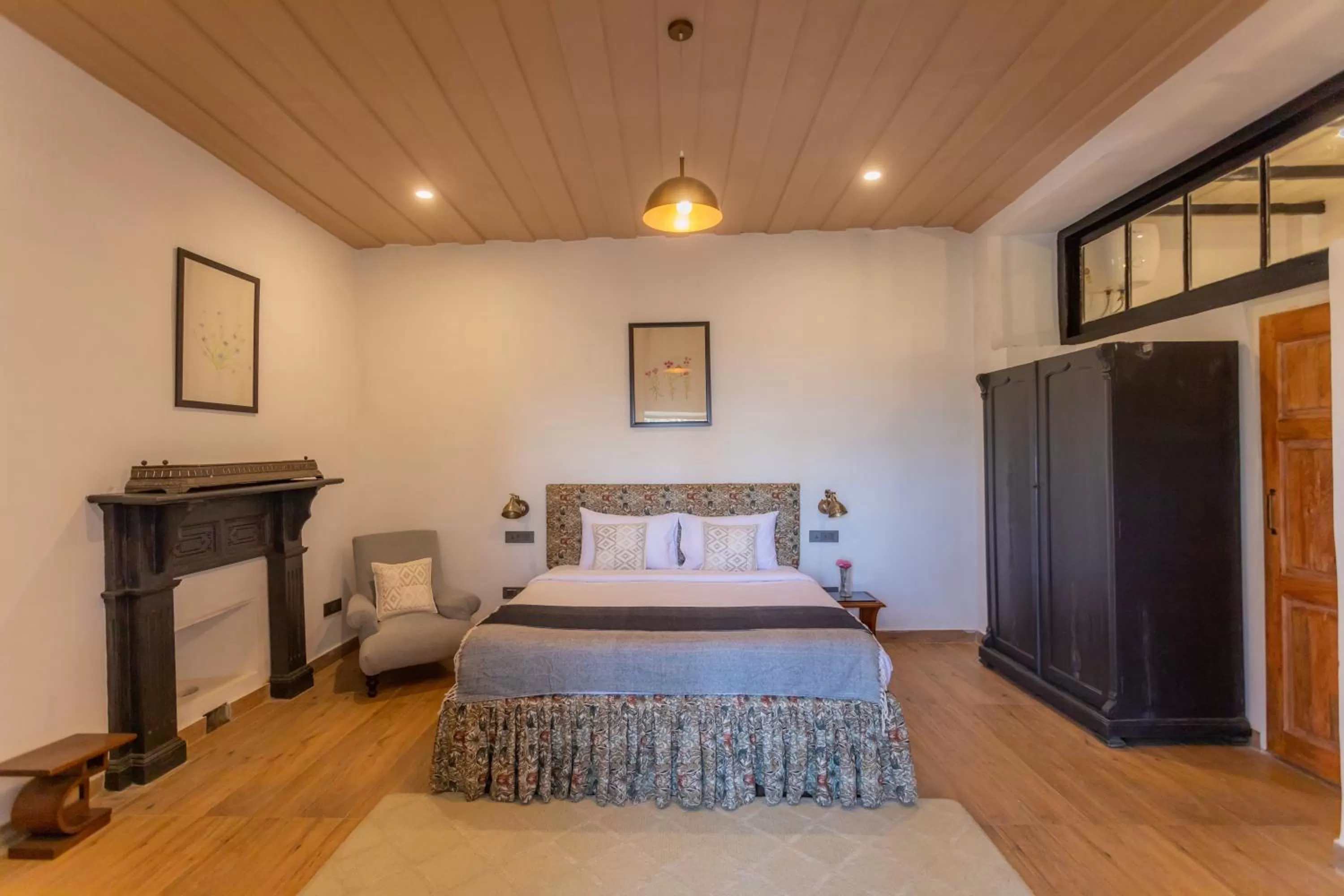Bedroom, Bed in Seclude Shimla, Taraview