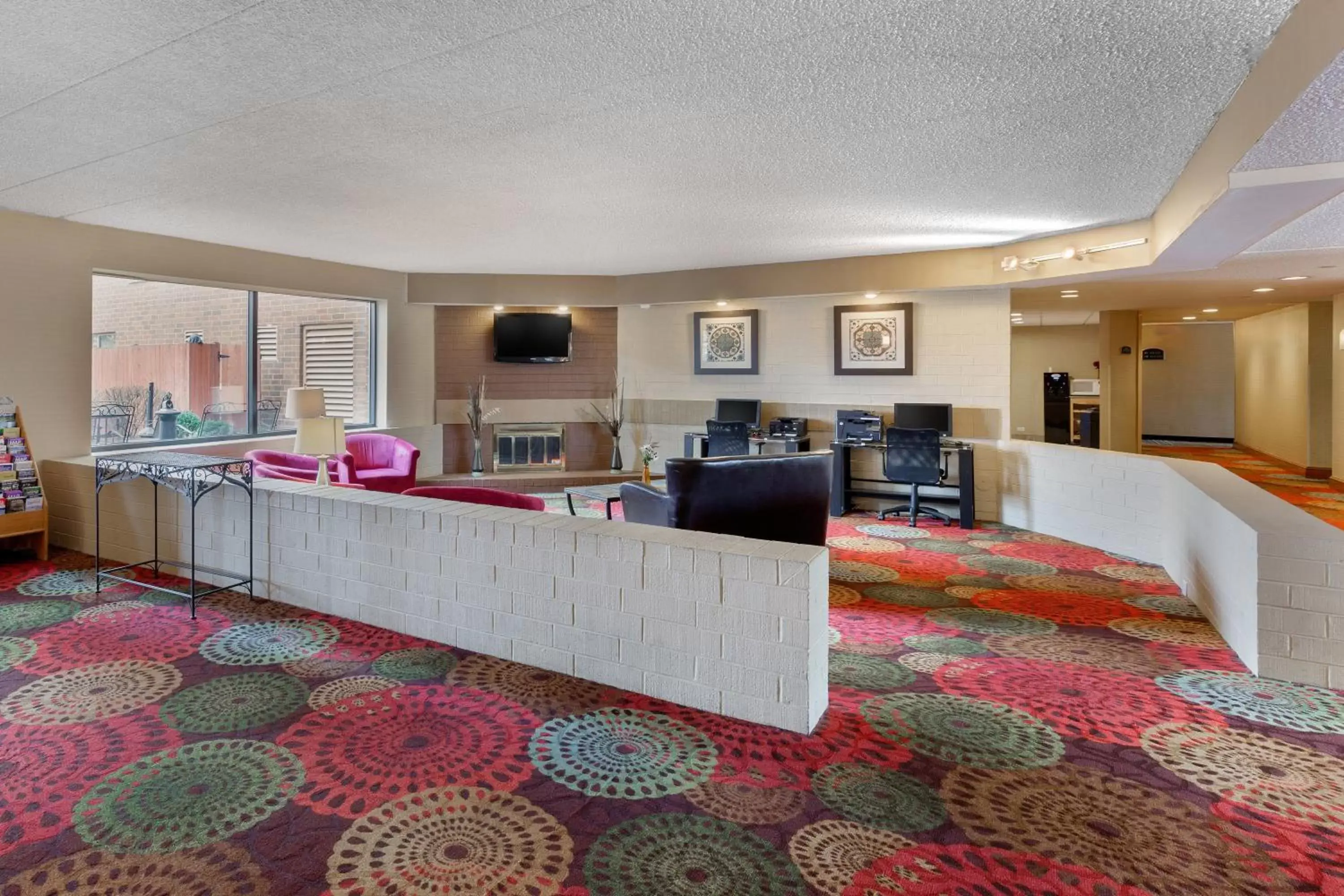 Lobby or reception in Holiday Inn Express Chicago-Downers Grove, an IHG Hotel