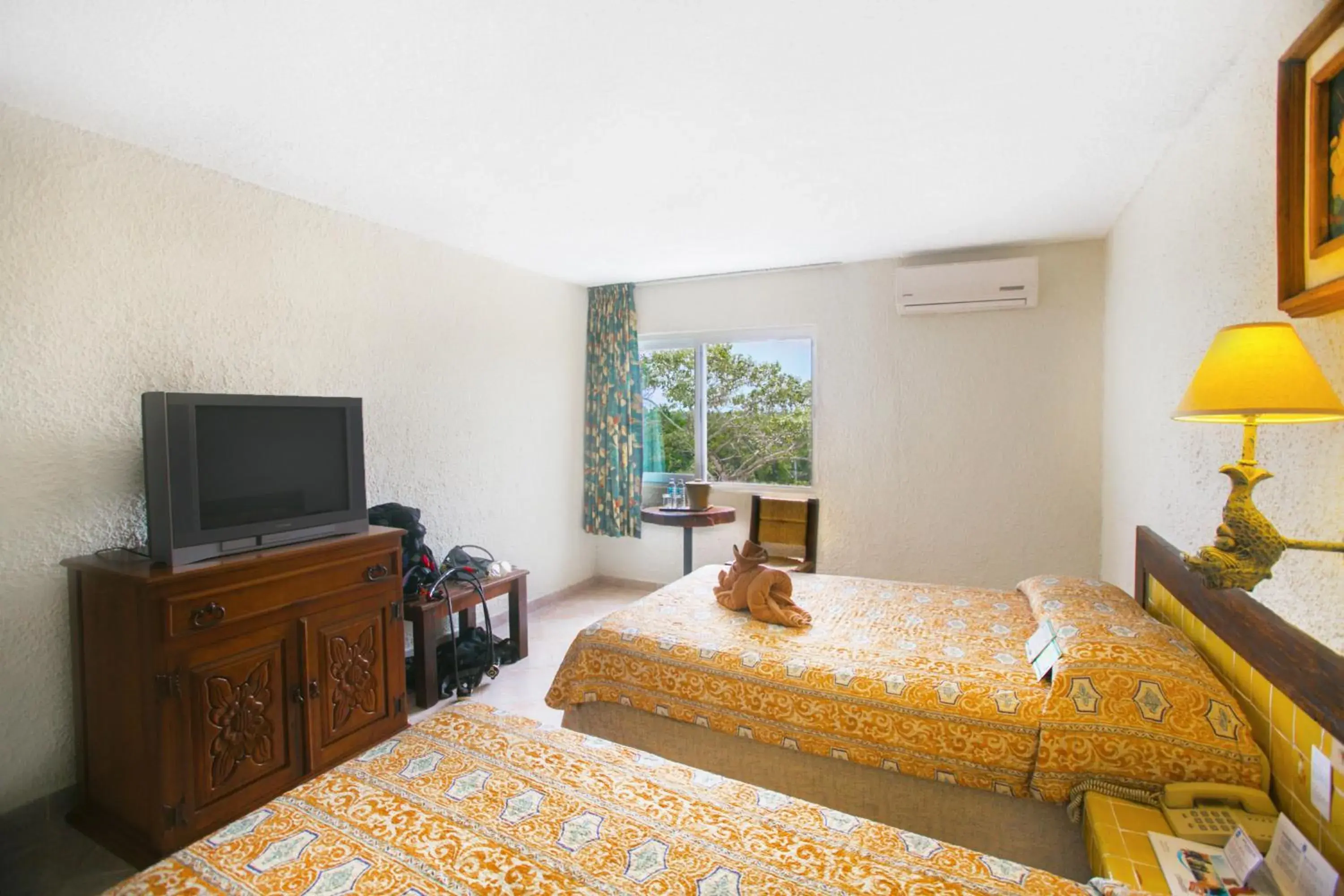 TV and multimedia, Bed in Casa del Mar Cozumel Hotel & Dive Resort