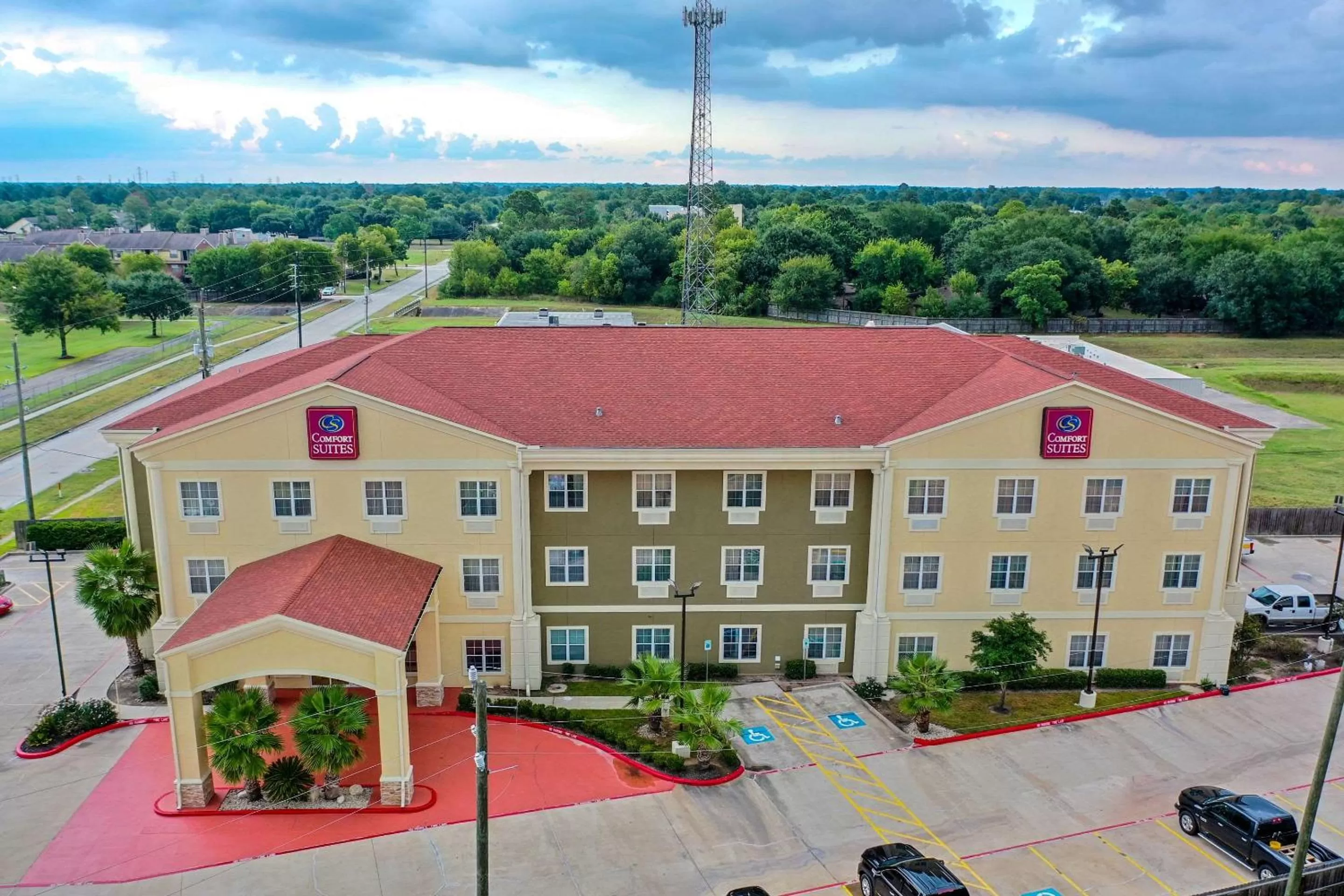 Property building in Comfort Suites Tomball Medical Center