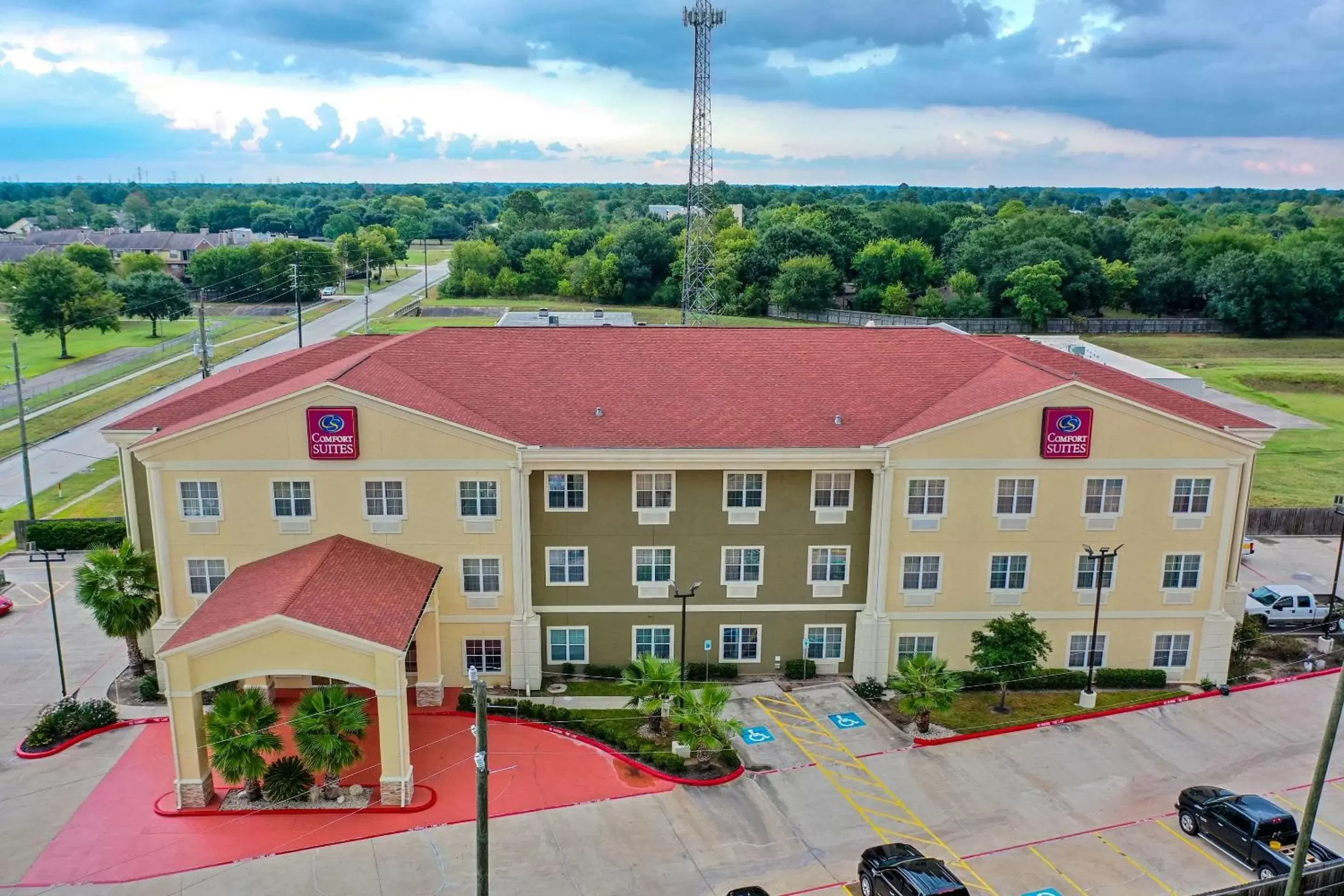 Property building, Bird's-eye View in Comfort Suites Tomball Medical Center