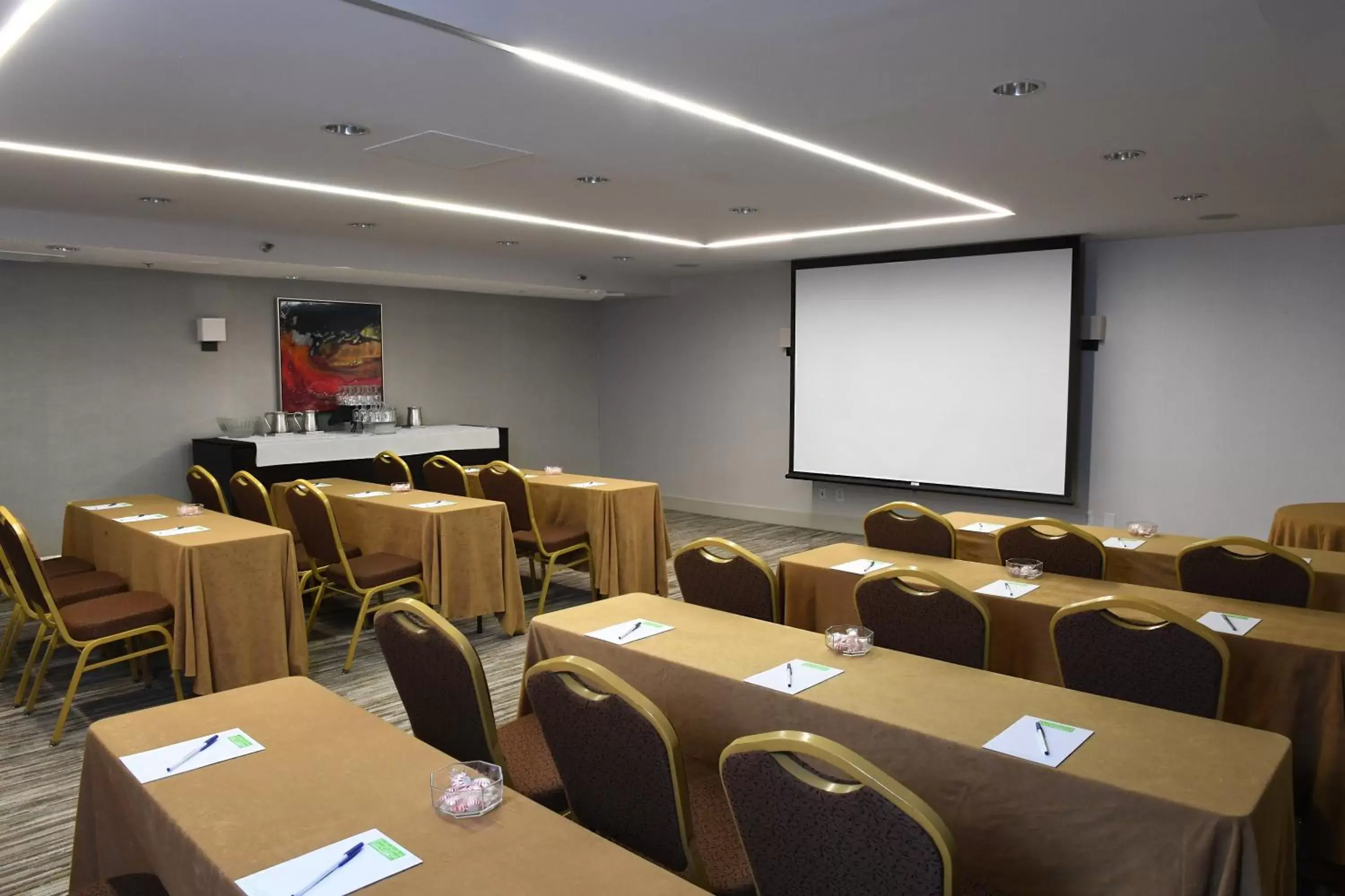 Meeting/conference room in Holiday Inn Irving Las Colinas, an IHG Hotel