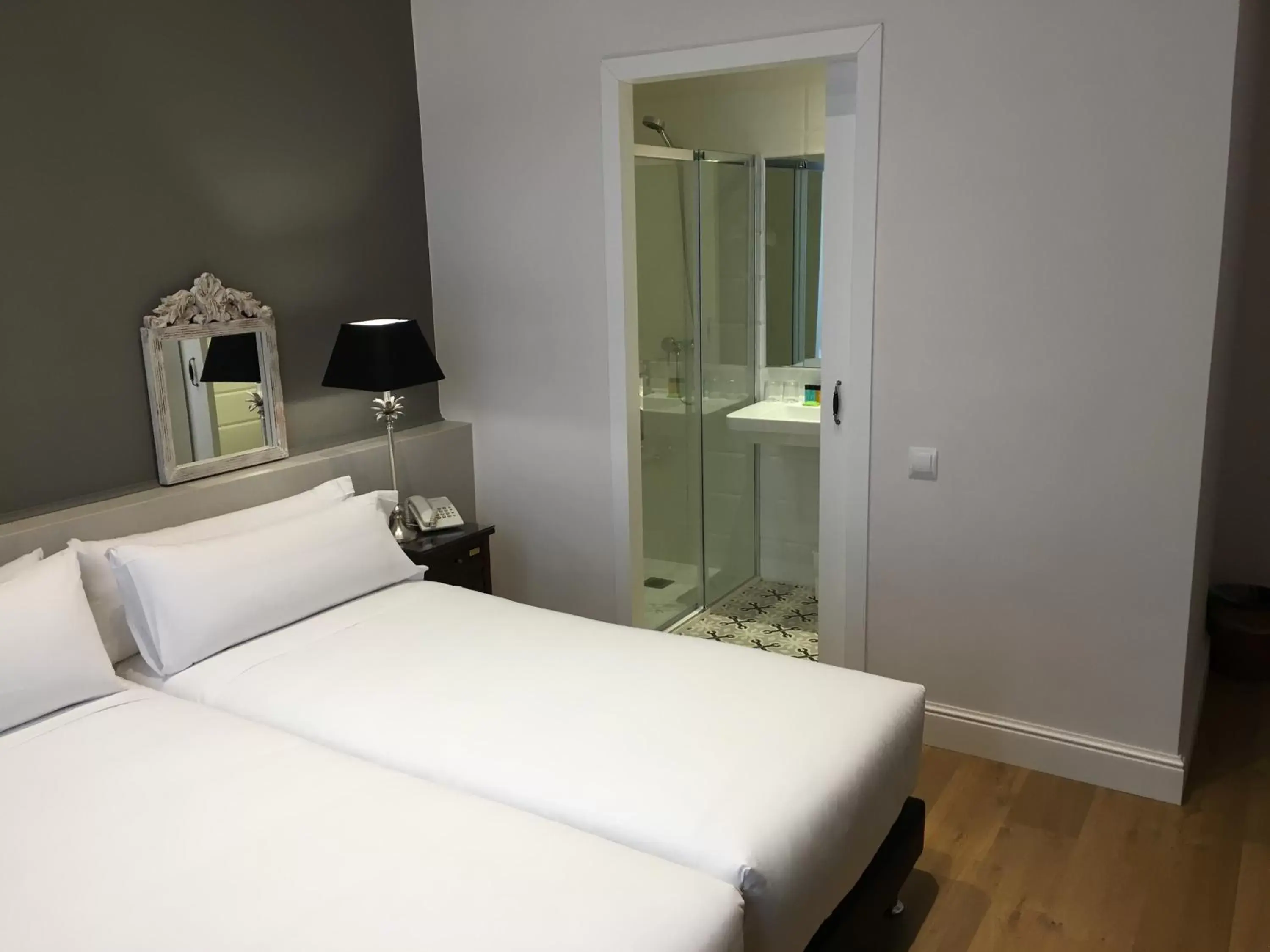 Photo of the whole room, Bed in Mesón Castilla Atiram Hotels