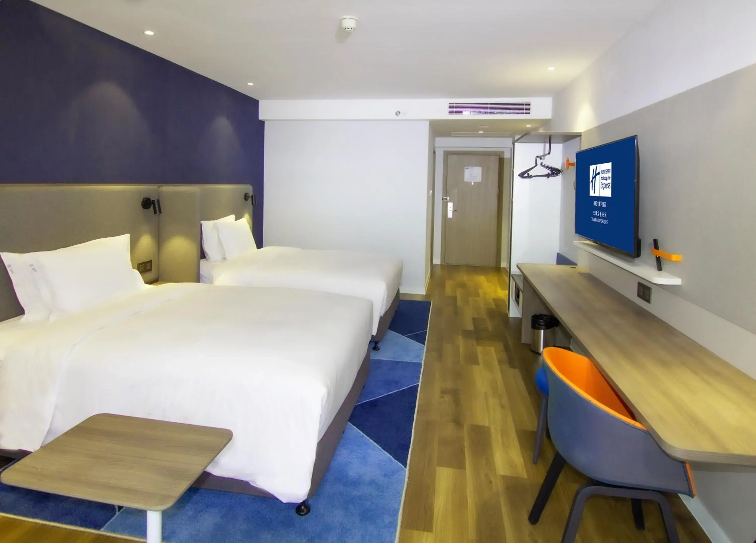 Bed in Holiday Inn Express Tianjin Airport East, an IHG Hotel