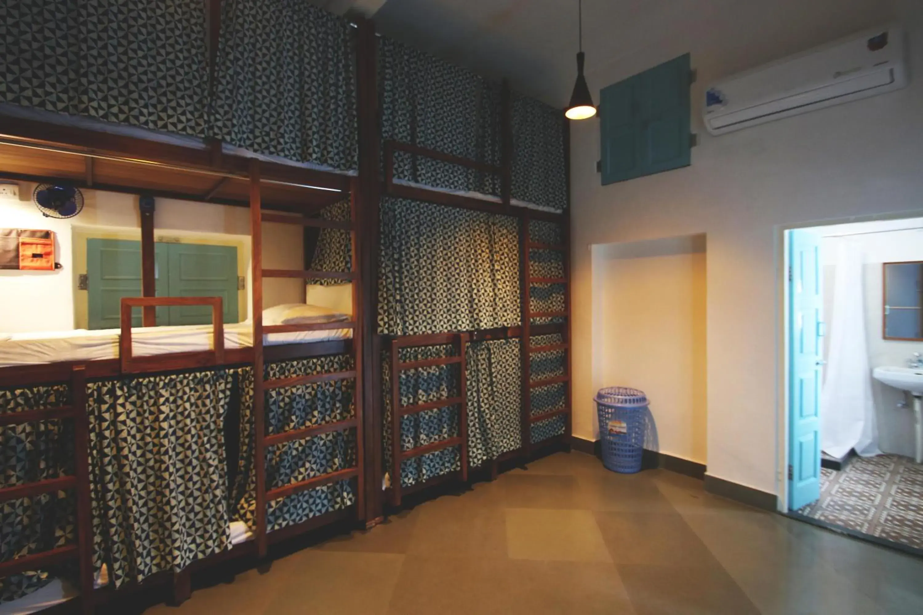 bunk bed in Jaipur Jantar Hostel