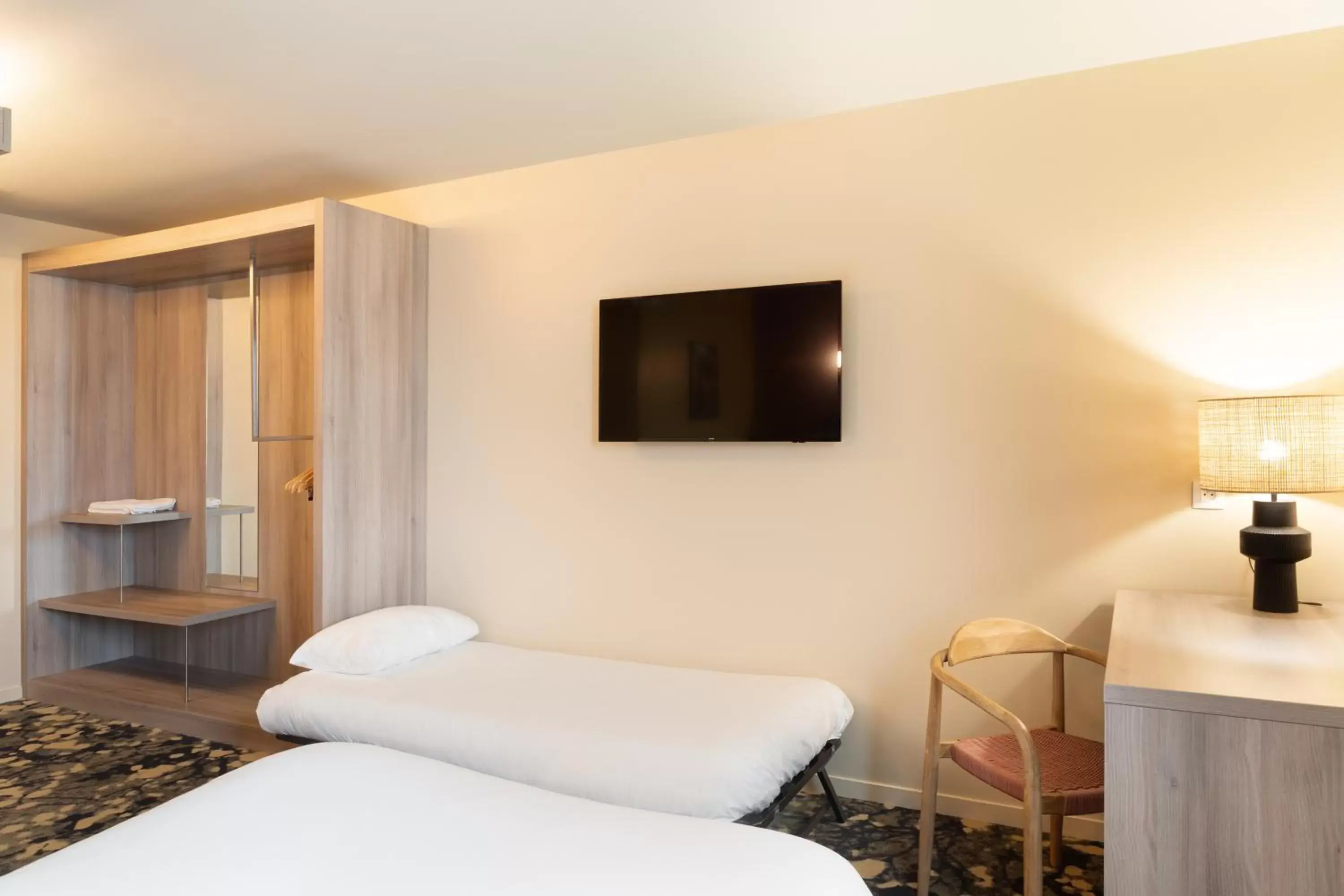 Bedroom, Bed in ibis Styles Versailles Saint Quentin en Yvelines