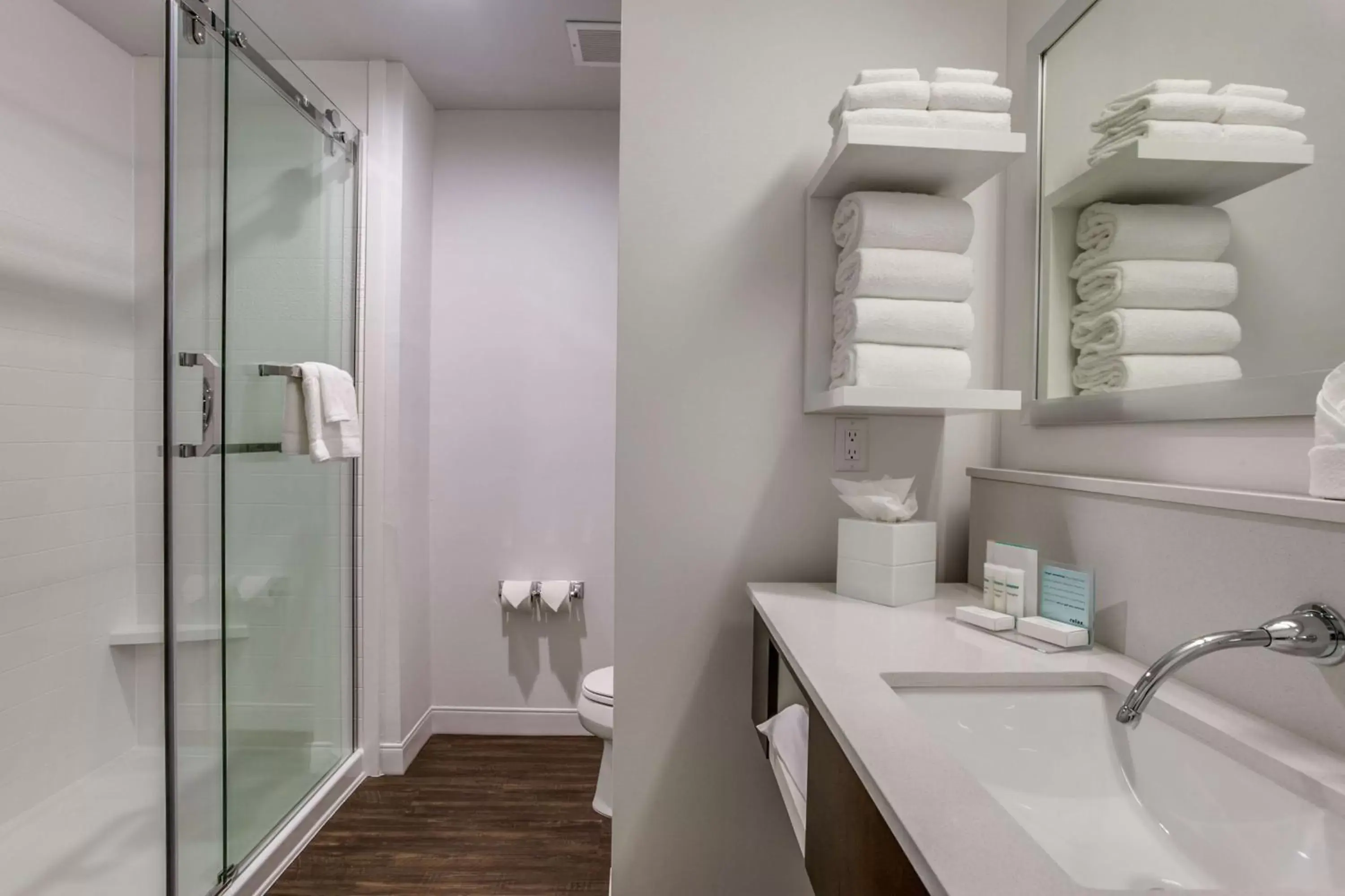 Bathroom in Hampton Inn & Suites Dallas-Central Expy/North Park Area