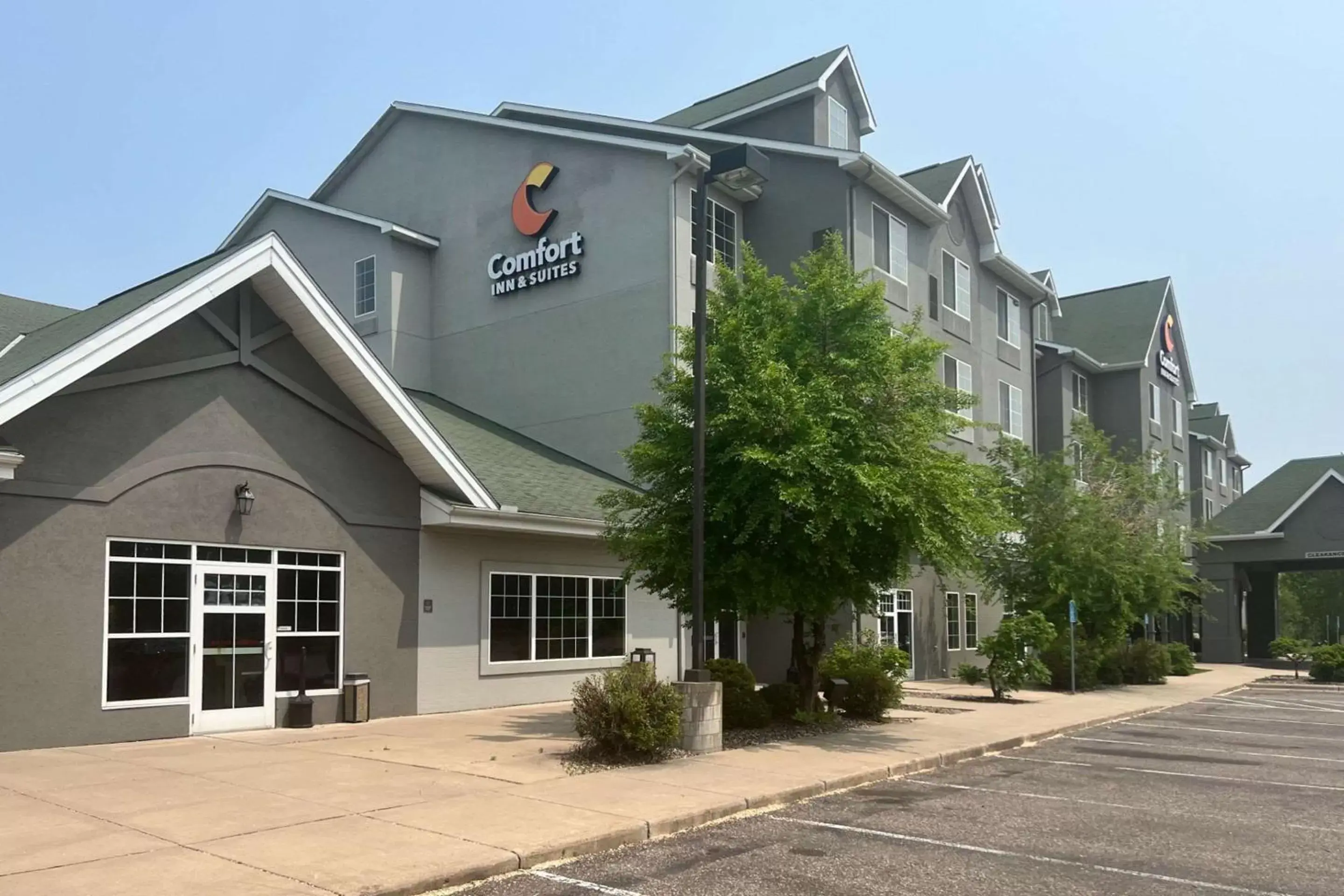 Property Building in Comfort Inn & Suites St. Paul Northeast