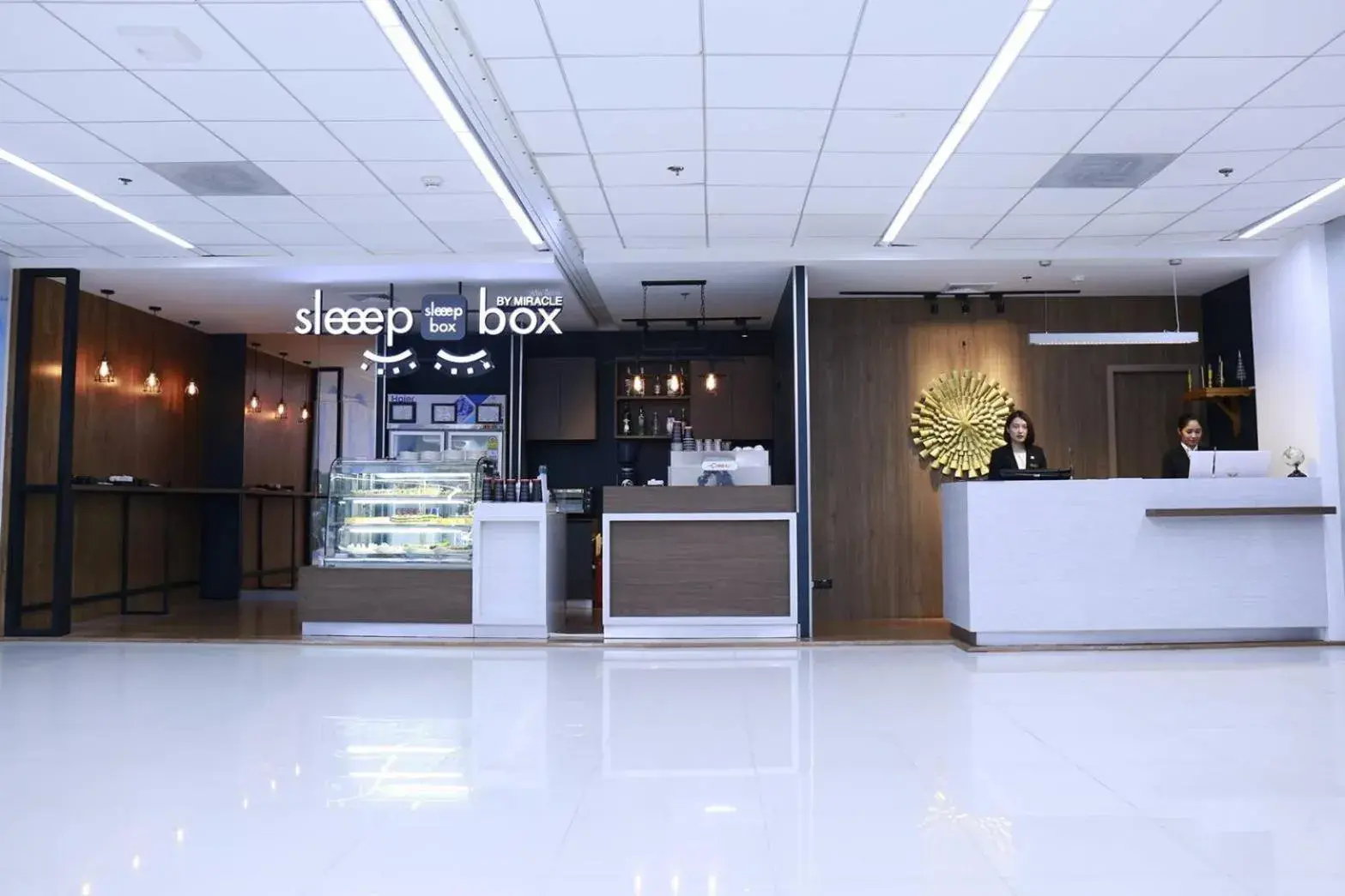 Restaurant/places to eat in Sleep box By Miracle