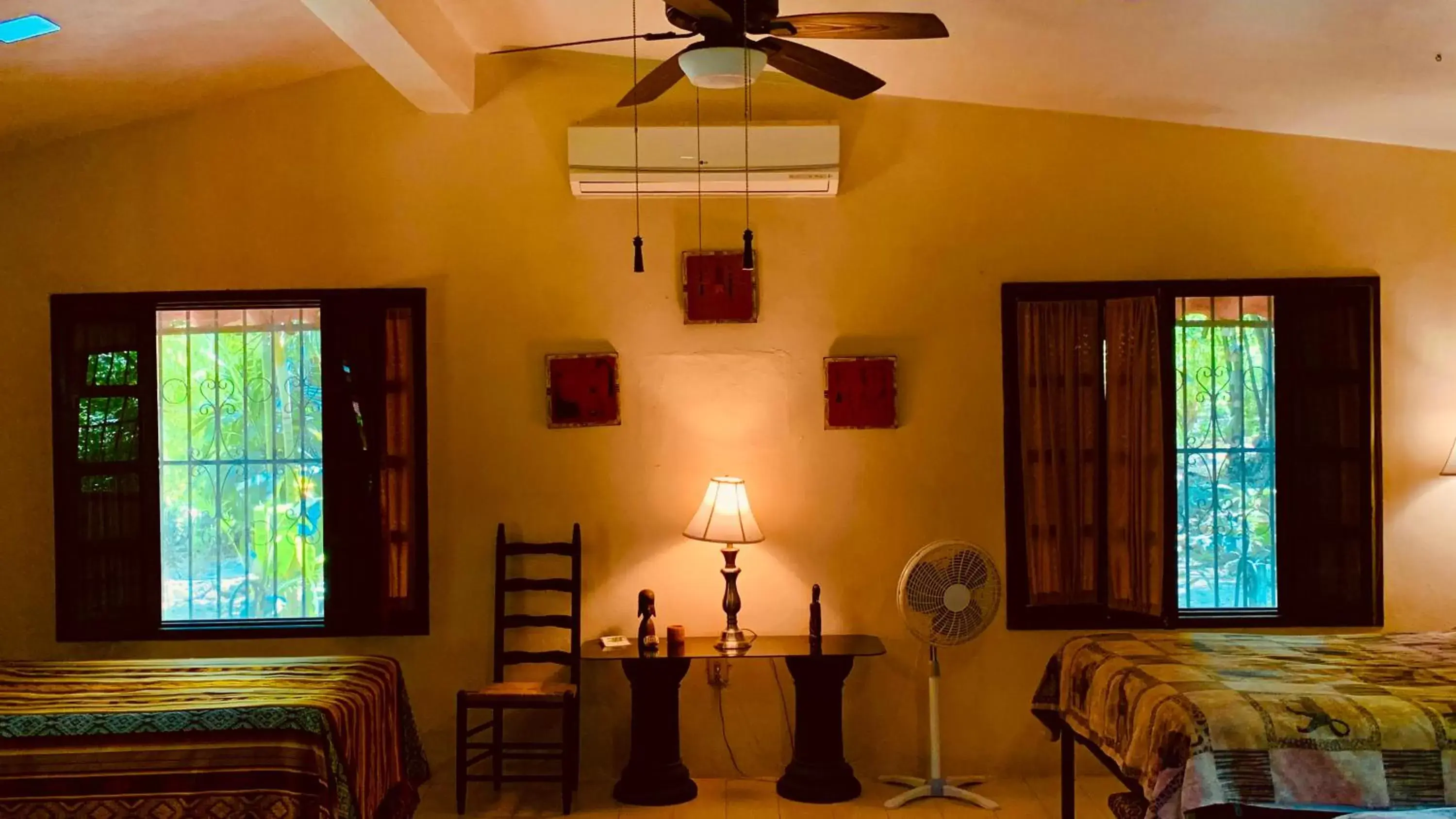 Photo of the whole room, Seating Area in Gardenhotel Macan Ché B&B