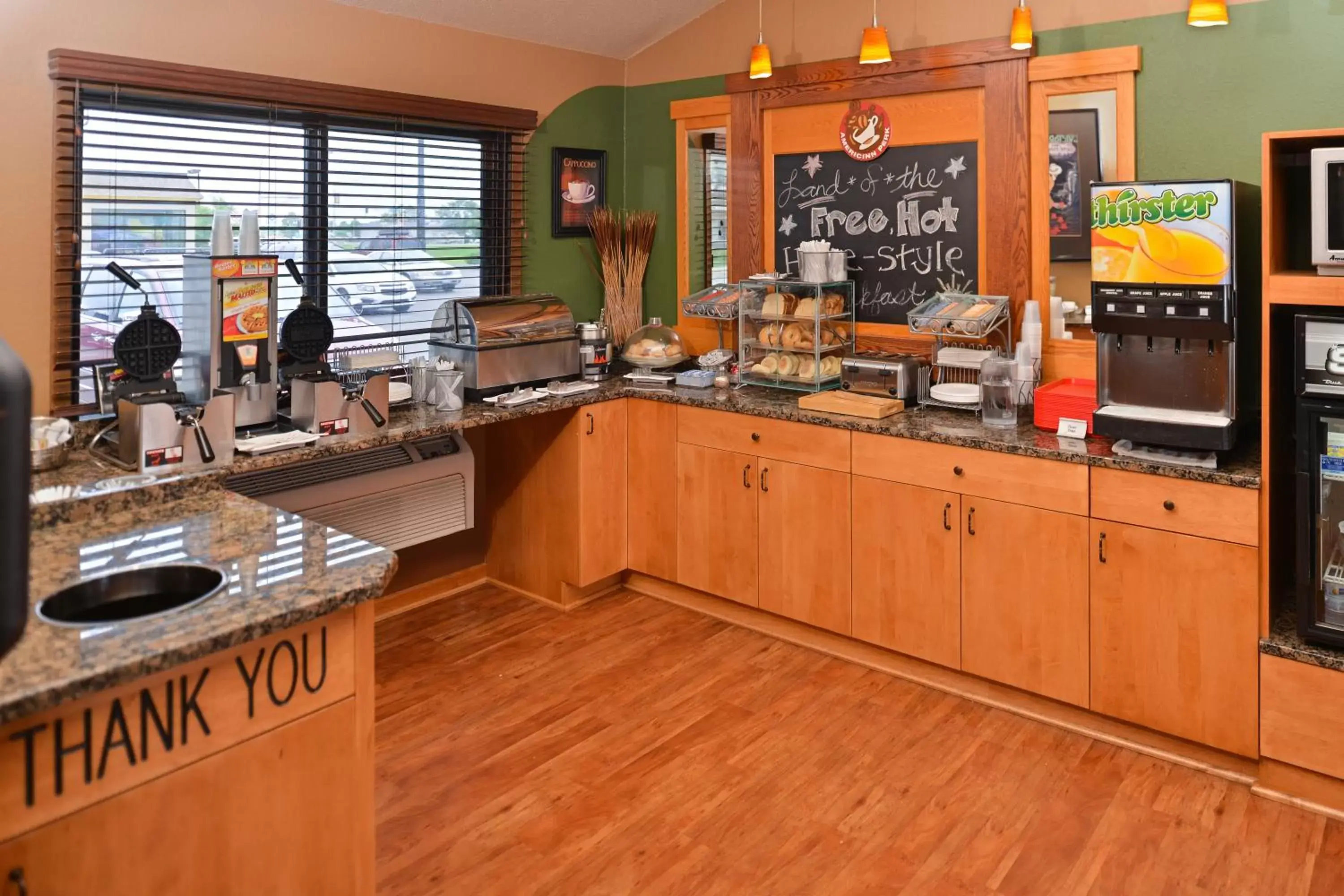 Restaurant/places to eat, Kitchen/Kitchenette in AmericInn by Wyndham Fergus Falls Conference Center