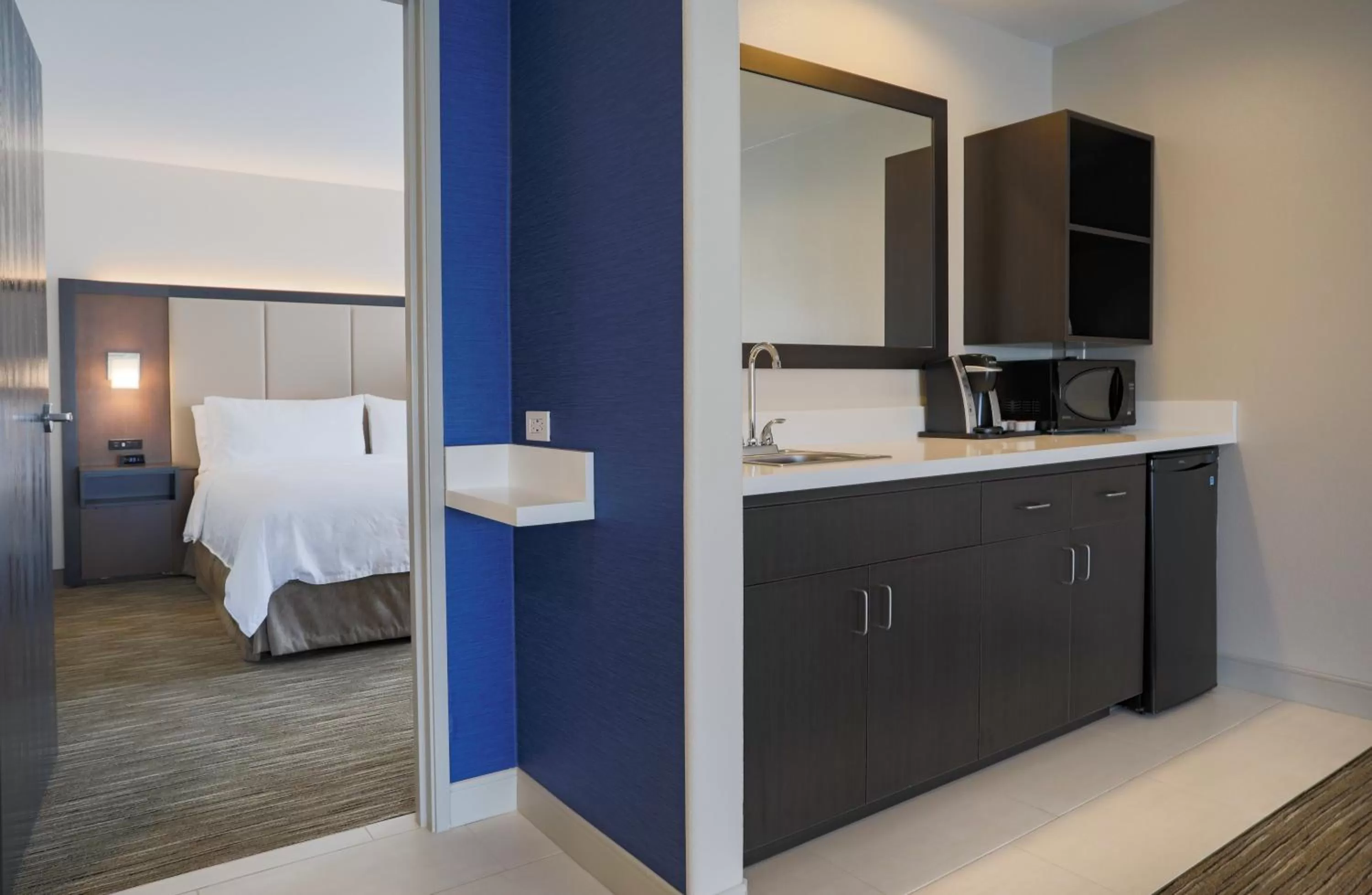 Photo of the whole room, Bed in Holiday Inn Express Prescott by IHG