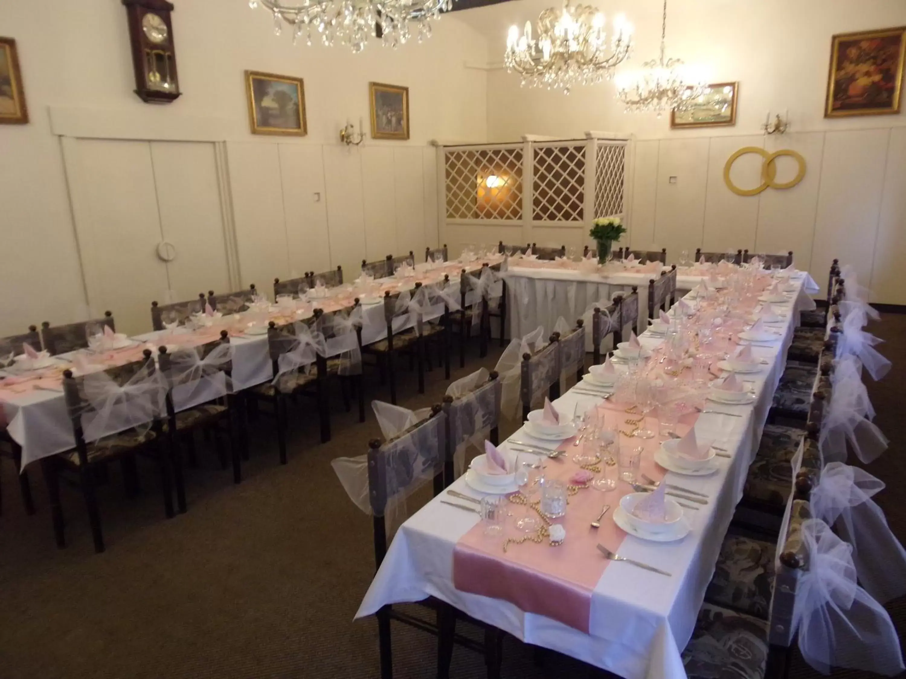 Restaurant/places to eat in Anette Hotel Restaurant/places to eat in Anette Hotel