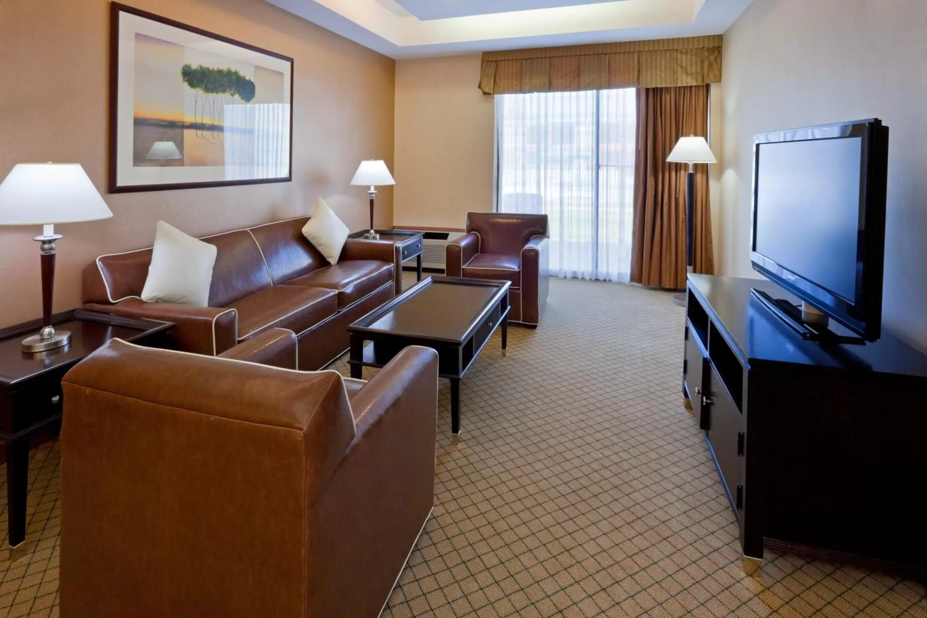 Photo of the whole room, Seating Area in Armoni Inn & Suites
