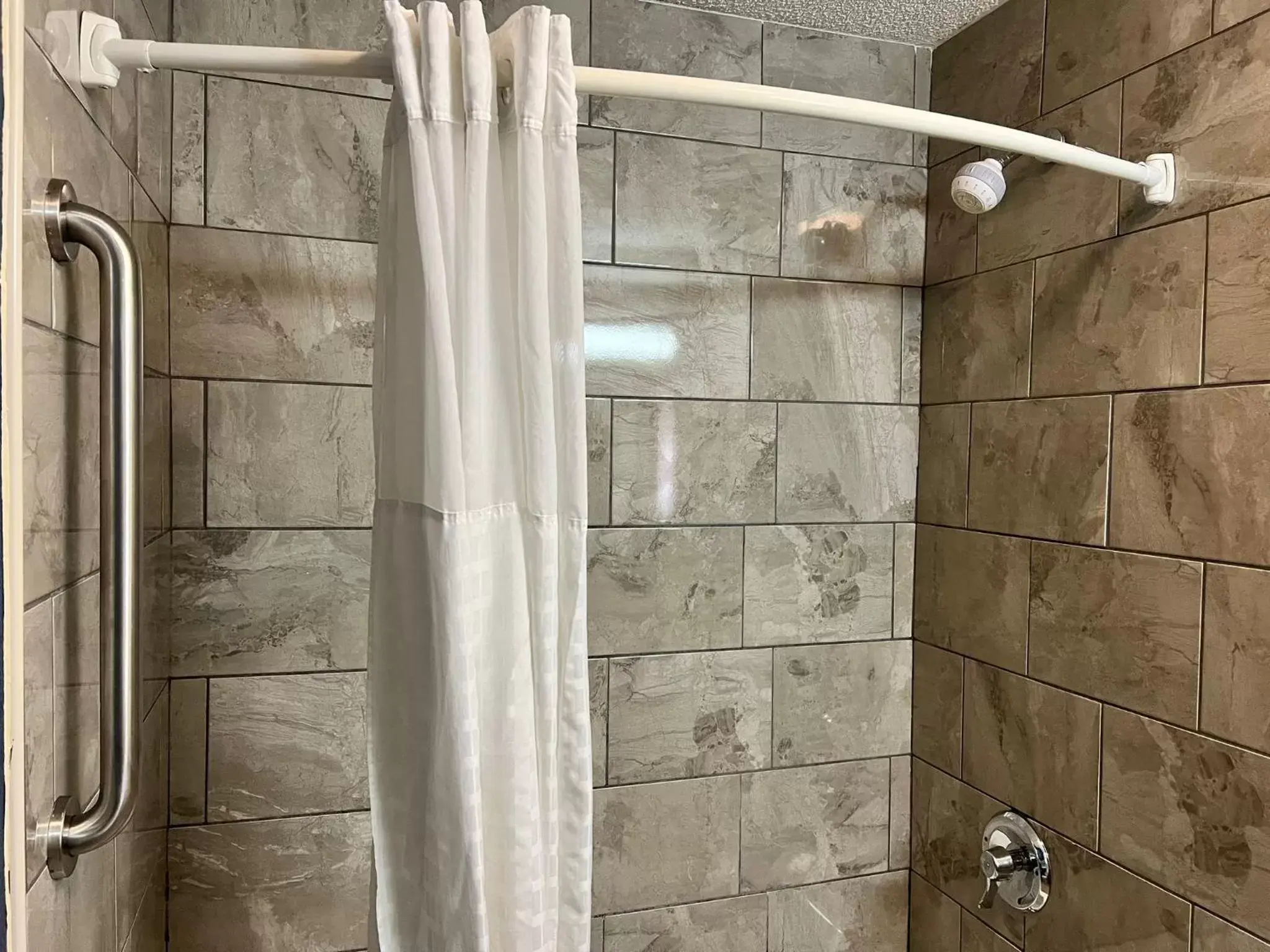 Shower, Bathroom in Comfort Suites Louisville East