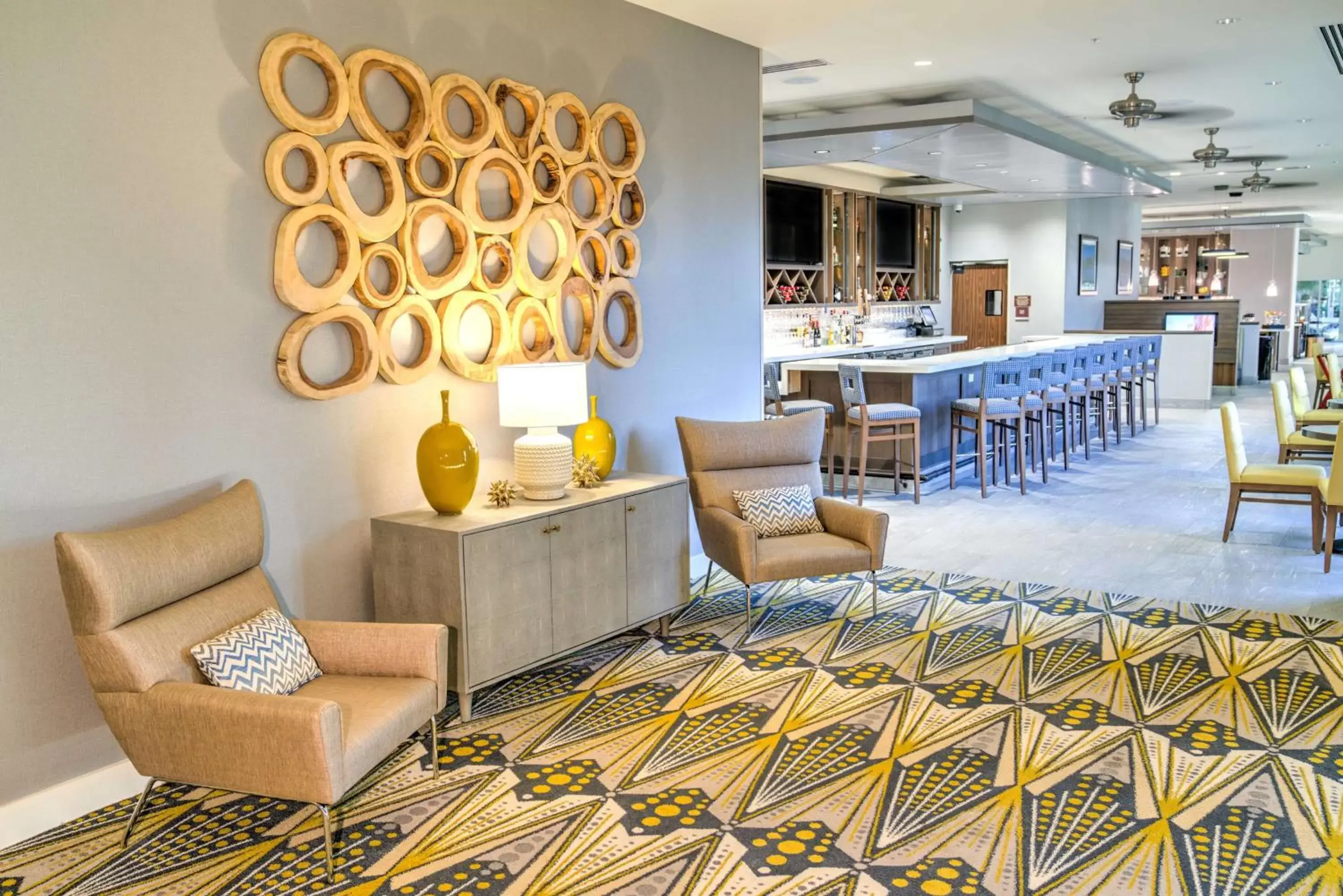 Lounge or bar, Seating Area in Hilton Garden Inn Santa Barbara/Goleta