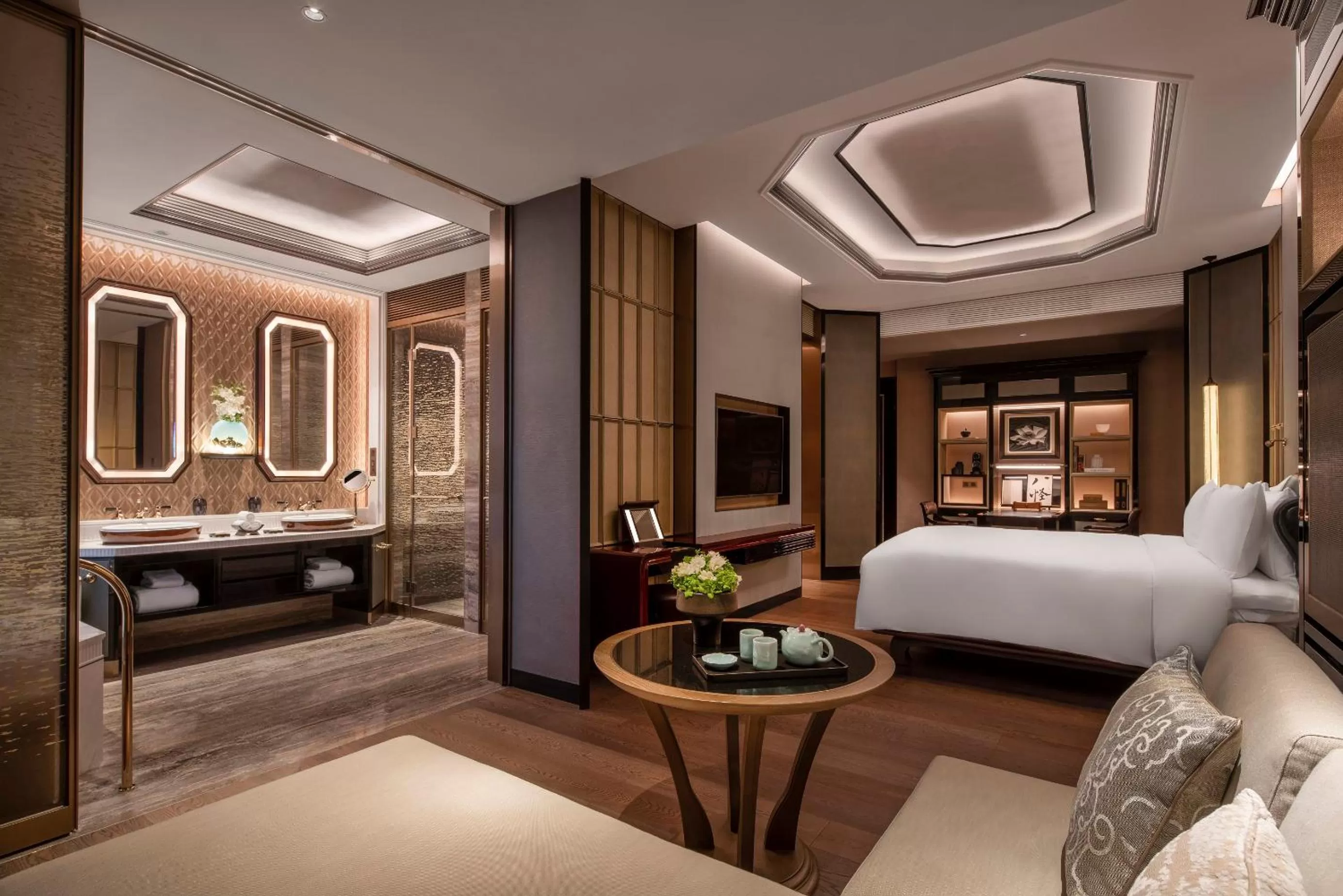 Photo of the whole room, Bed in The Ritz-Carlton, Nanjing