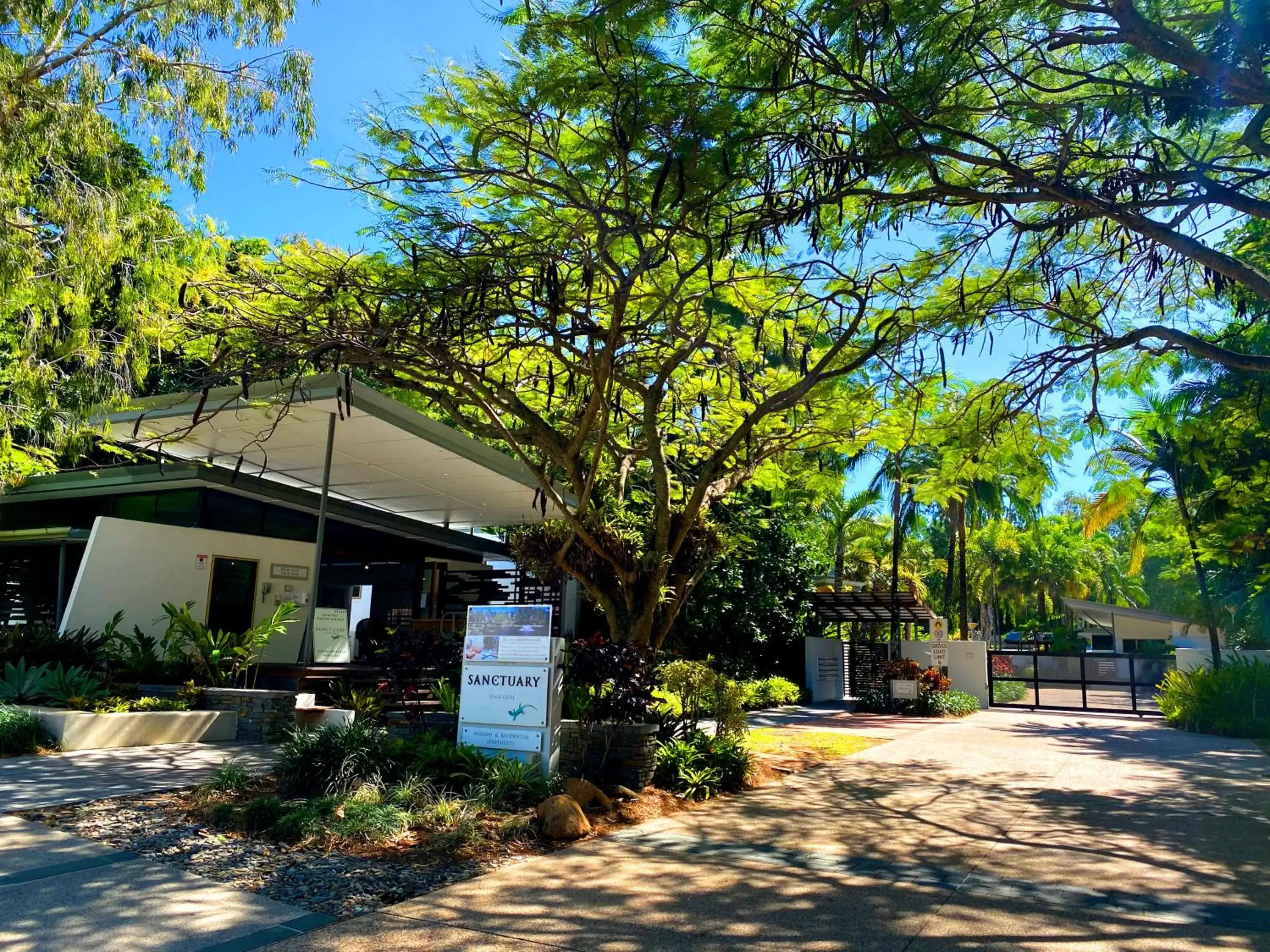 Facade/entrance, Property Building in Sanctuary Palm Cove