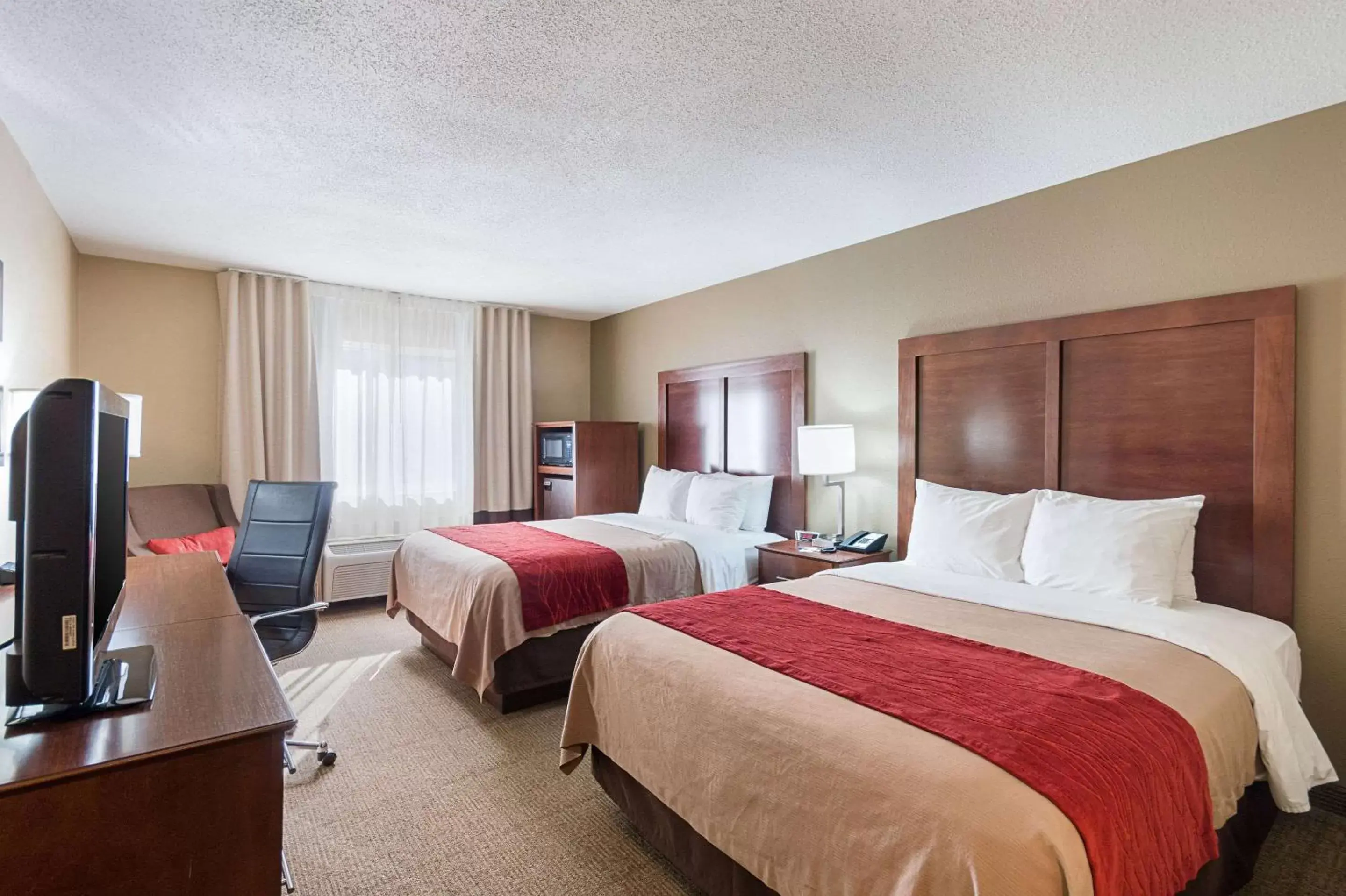 Photo of the whole room, Bed in Comfort Inn Barboursville near Huntington Mall area