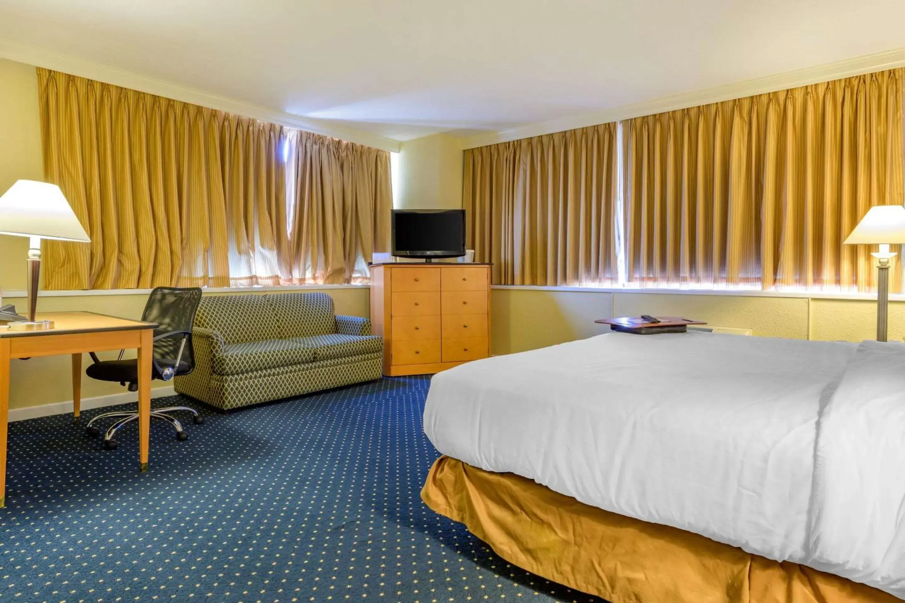 Photo of the whole room in Days Inn & Suites by Wyndham Lebanon PA